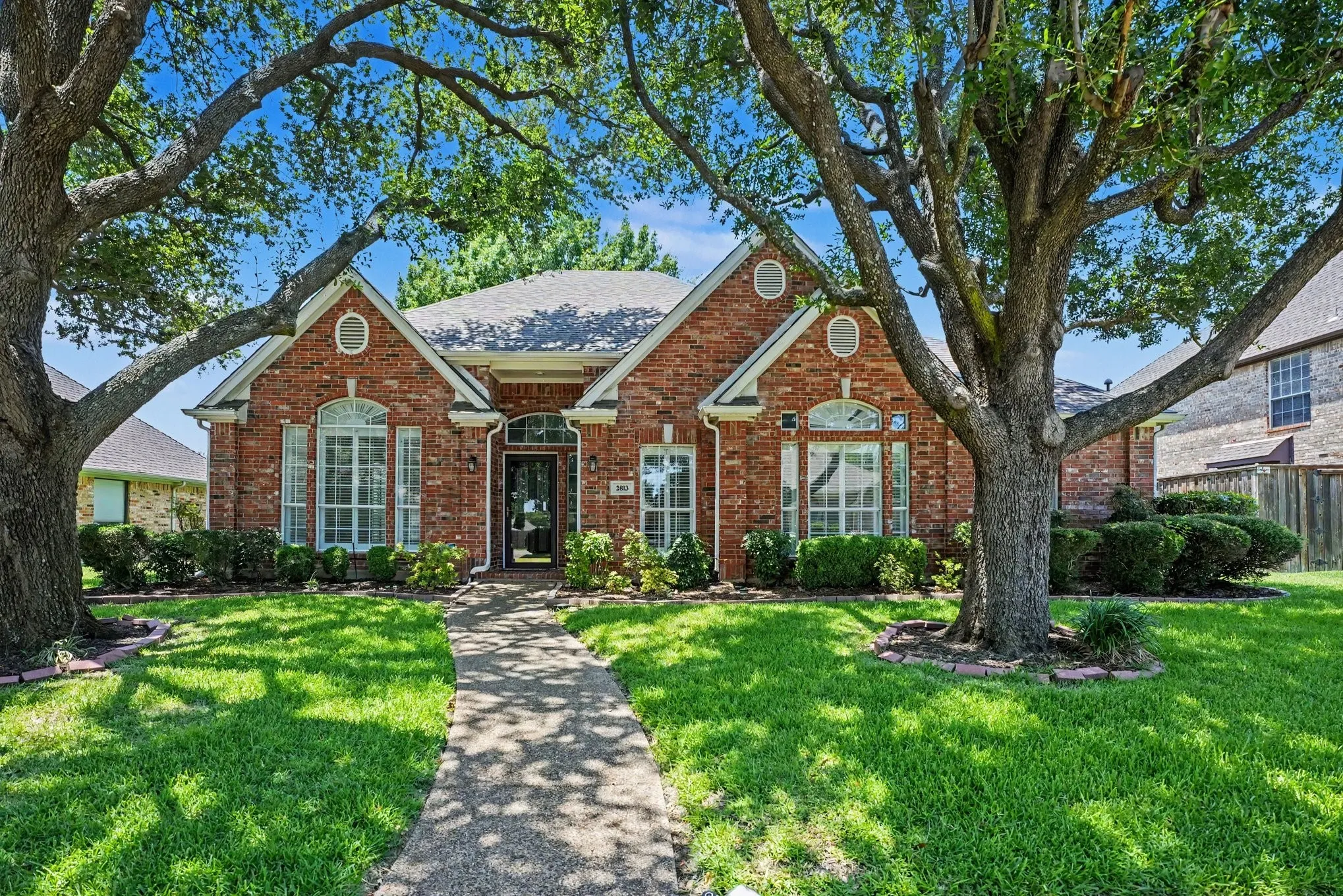 Single Family Residence For Sale in Dallas County , 2813 Persimmon Place, Rowlett, Texas 75088, 3 Bedroom, 3 Bathroom, 2 Garage spaces, 2,489 Sqft, built in 1994, mls#21324656, Real Estate Agent in Rowlett, Homes For Sale in Dallas county, Homes For Sale in Rowlett, Realtor in Rowlett Texas, Real Estate Brokerage Independent Realty Texas, Luminita Cordes Realtor