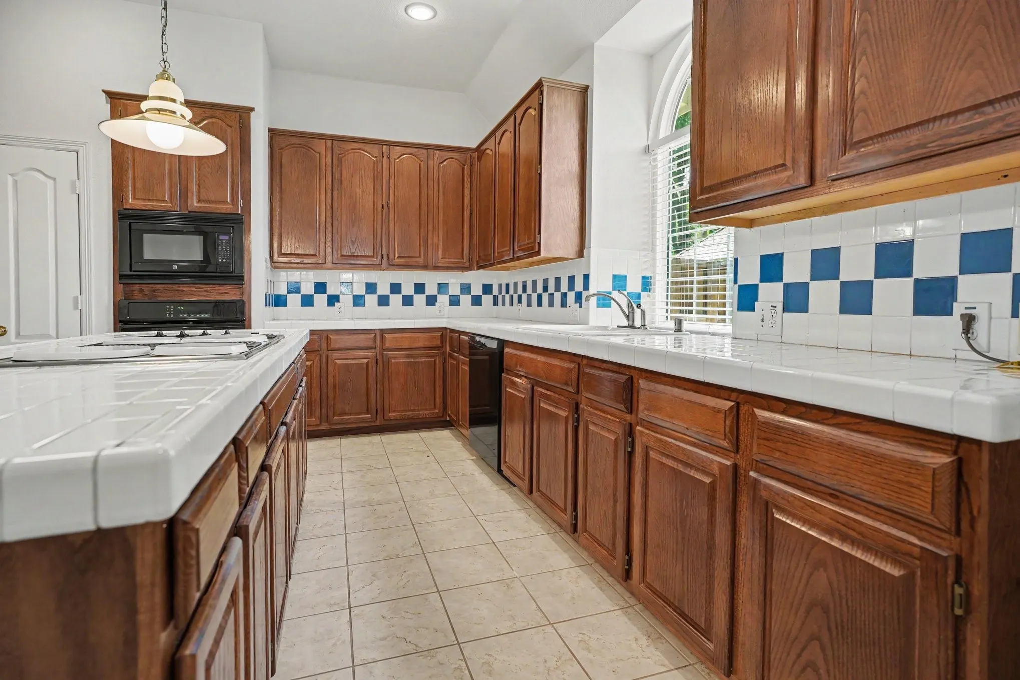 Single Family Residence For Sale in Dallas County , 2813 Persimmon Place, Rowlett, Texas 75088, 3 Bedroom, 3 Bathroom, 2 Garage spaces, 2,489 Sqft, built in 1994, mls#21324656, Real Estate Agent in Rowlett, Homes For Sale in Dallas county, Homes For Sale in Rowlett, Realtor in Rowlett Texas, Real Estate Brokerage Independent Realty Texas, Luminita Cordes Realtor