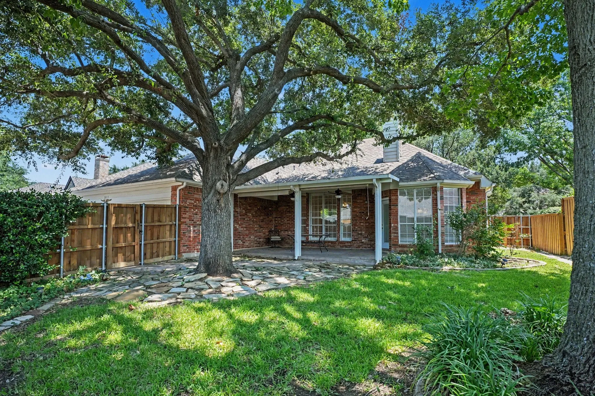 Single Family Residence For Sale in Dallas County , 2813 Persimmon Place, Rowlett, Texas 75088, 3 Bedroom, 3 Bathroom, 2 Garage spaces, 2,489 Sqft, built in 1994, mls#21324656, Real Estate Agent in Rowlett, Homes For Sale in Dallas county, Homes For Sale in Rowlett, Realtor in Rowlett Texas, Real Estate Brokerage Independent Realty Texas, Luminita Cordes Realtor