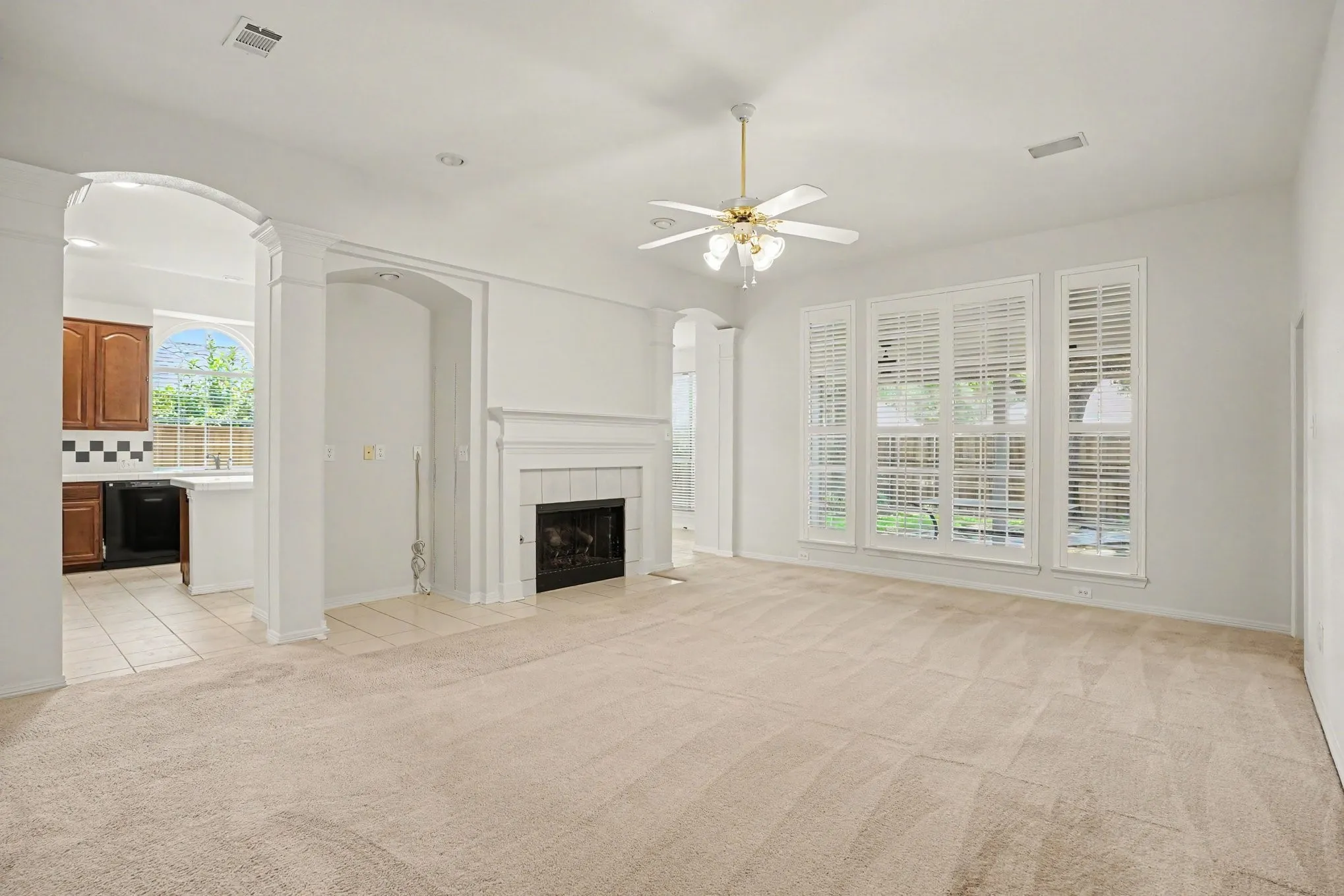 Single Family Residence For Sale in Dallas County , 2813 Persimmon Place, Rowlett, Texas 75088, 3 Bedroom, 3 Bathroom, 2 Garage spaces, 2,489 Sqft, built in 1994, mls#21324656, Real Estate Agent in Rowlett, Homes For Sale in Dallas county, Homes For Sale in Rowlett, Realtor in Rowlett Texas, Real Estate Brokerage Independent Realty Texas, Luminita Cordes Realtor