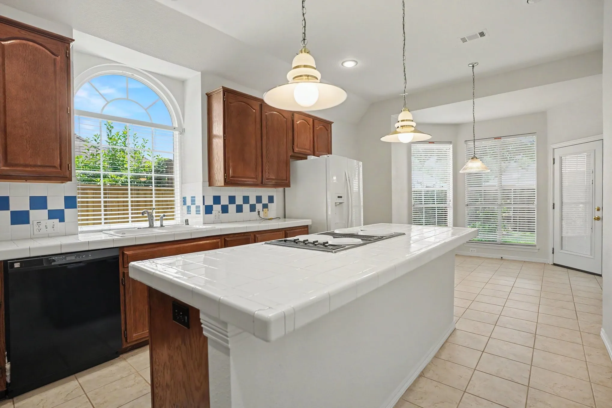 Single Family Residence For Sale in Dallas County , 2813 Persimmon Place, Rowlett, Texas 75088, 3 Bedroom, 3 Bathroom, 2 Garage spaces, 2,489 Sqft, built in 1994, mls#21324656, Real Estate Agent in Rowlett, Homes For Sale in Dallas county, Homes For Sale in Rowlett, Realtor in Rowlett Texas, Real Estate Brokerage Independent Realty Texas, Luminita Cordes Realtor