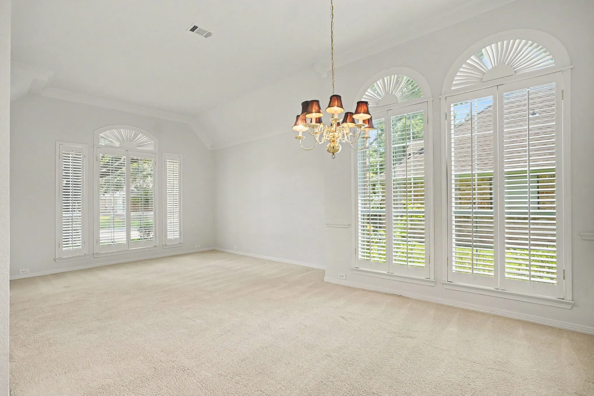 Single Family Residence For Sale in Dallas County , 2813 Persimmon Place, Rowlett, Texas 75088, 3 Bedroom, 3 Bathroom, 2 Garage spaces, 2,489 Sqft, built in 1994, mls#21324656, Real Estate Agent in Rowlett, Homes For Sale in Dallas county, Homes For Sale in Rowlett, Realtor in Rowlett Texas, Real Estate Brokerage Independent Realty Texas, Luminita Cordes Realtor