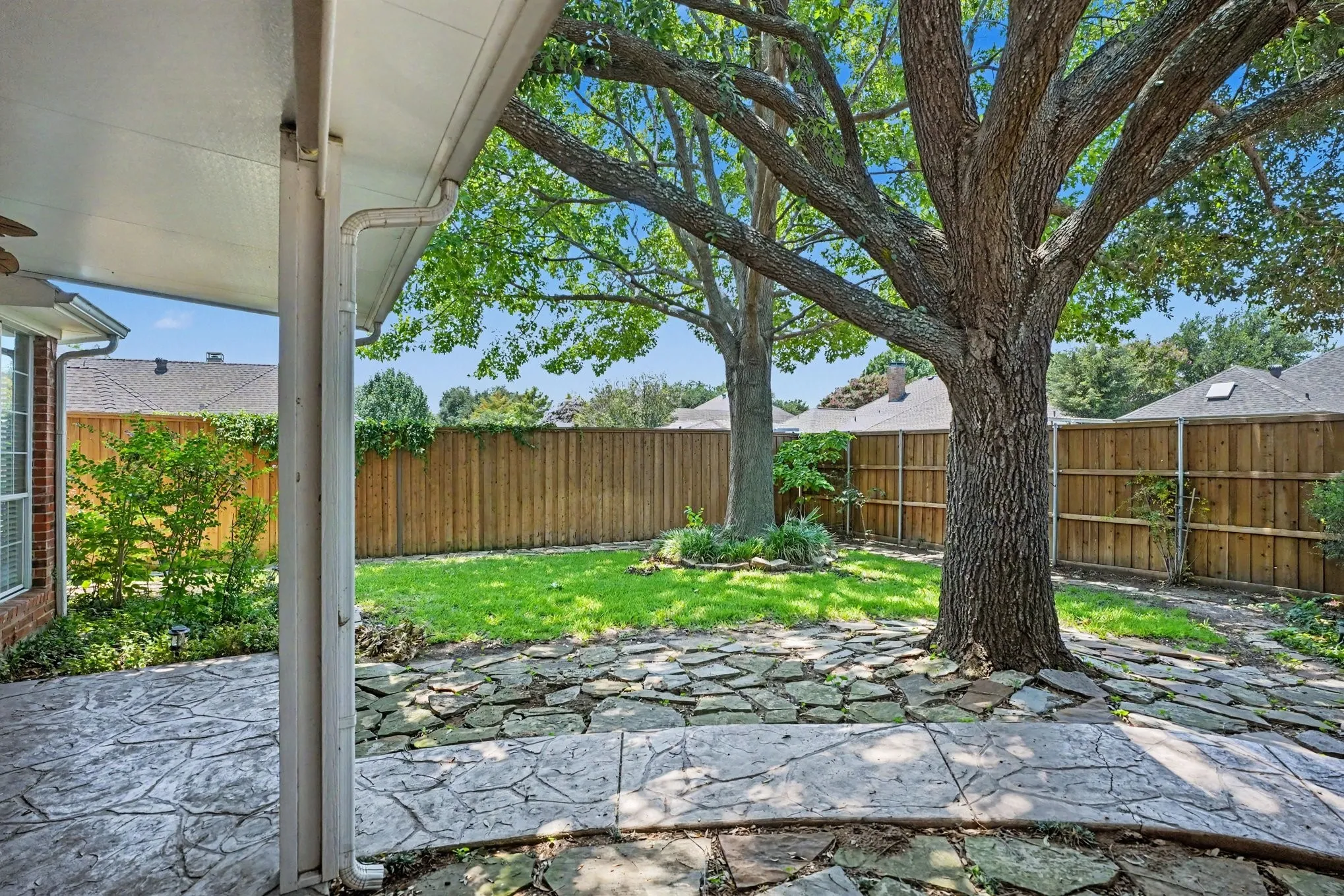 Single Family Residence For Sale in Dallas County , 2813 Persimmon Place, Rowlett, Texas 75088, 3 Bedroom, 3 Bathroom, 2 Garage spaces, 2,489 Sqft, built in 1994, mls#21324656, Real Estate Agent in Rowlett, Homes For Sale in Dallas county, Homes For Sale in Rowlett, Realtor in Rowlett Texas, Real Estate Brokerage Independent Realty Texas, Luminita Cordes Realtor