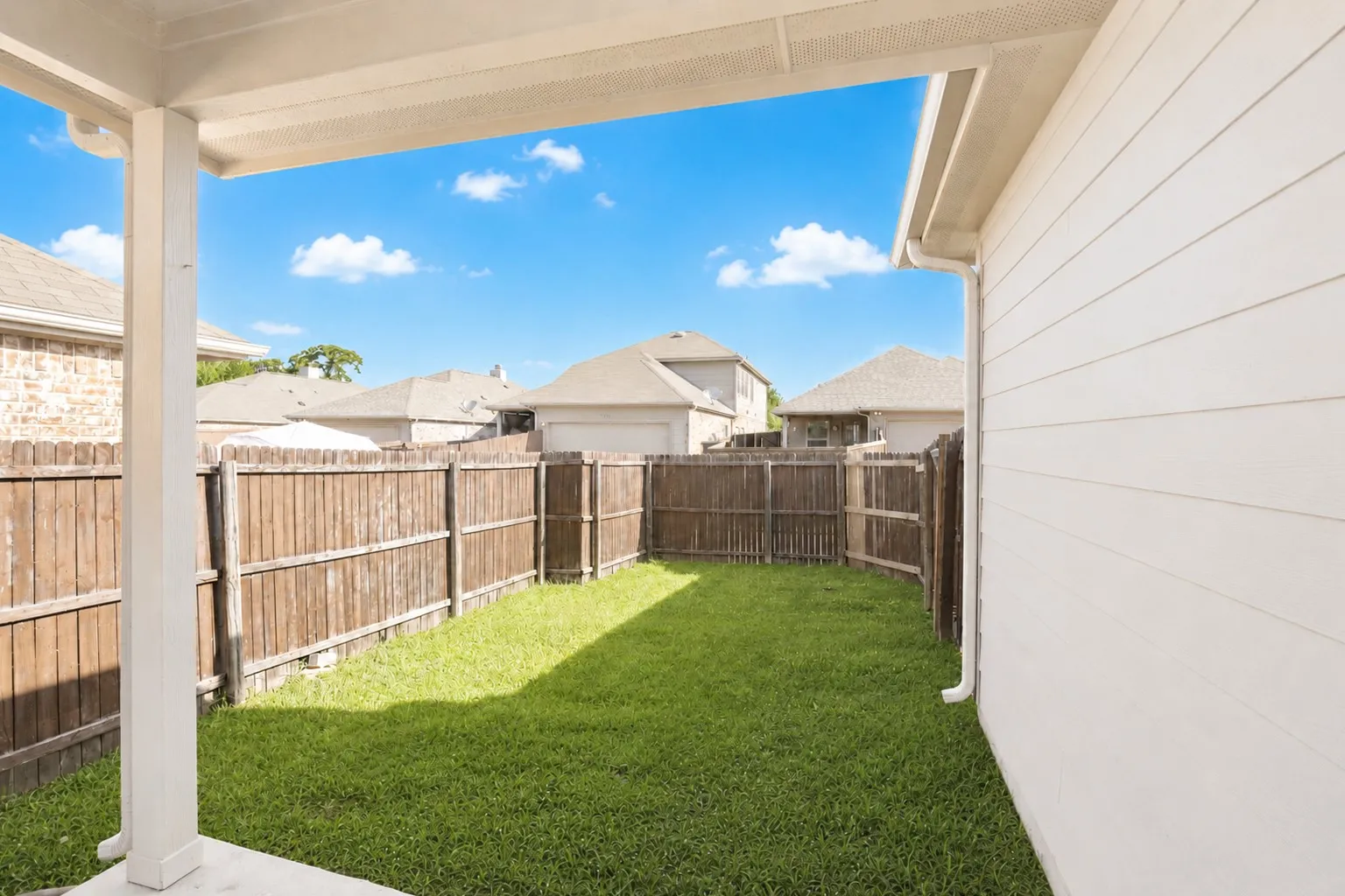 Single Family Residence For Rent in Denton County , 9113 Holliday Lane, Aubrey, Texas 76227, 4 Bedroom, 3 Bathroom, 2 Garage spaces, 2,184 Sqft, built in 2015, mls#21324023, Real Estate Agent in Aubrey, Homes For Rent in Denton county, Homes For Rent in Aubrey, Realtor in Aubrey Texas, Real Estate Brokerage Independent Realty Texas, Luminita Cordes Realtor