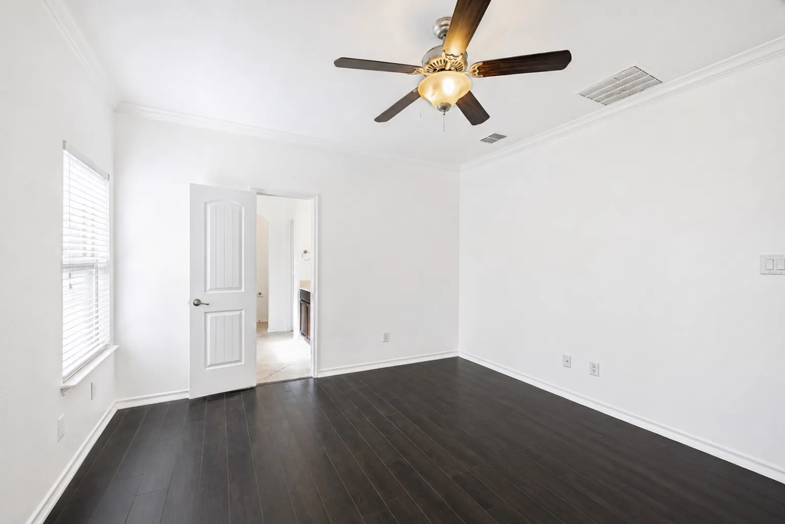 Single Family Residence For Rent in Denton County , 9113 Holliday Lane, Aubrey, Texas 76227, 4 Bedroom, 3 Bathroom, 2 Garage spaces, 2,184 Sqft, built in 2015, mls#21324023, Real Estate Agent in Aubrey, Homes For Rent in Denton county, Homes For Rent in Aubrey, Realtor in Aubrey Texas, Real Estate Brokerage Independent Realty Texas, Luminita Cordes Realtor