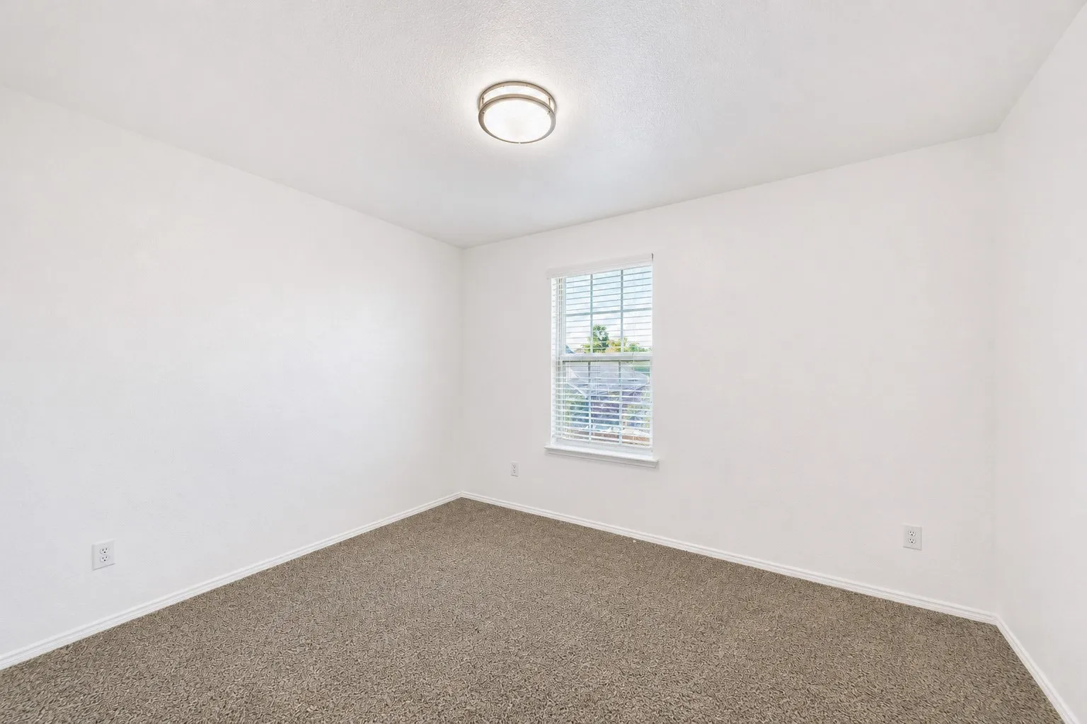 Single Family Residence For Rent in Denton County , 9113 Holliday Lane, Aubrey, Texas 76227, 4 Bedroom, 3 Bathroom, 2 Garage spaces, 2,184 Sqft, built in 2015, mls#21324023, Real Estate Agent in Aubrey, Homes For Rent in Denton county, Homes For Rent in Aubrey, Realtor in Aubrey Texas, Real Estate Brokerage Independent Realty Texas, Luminita Cordes Realtor