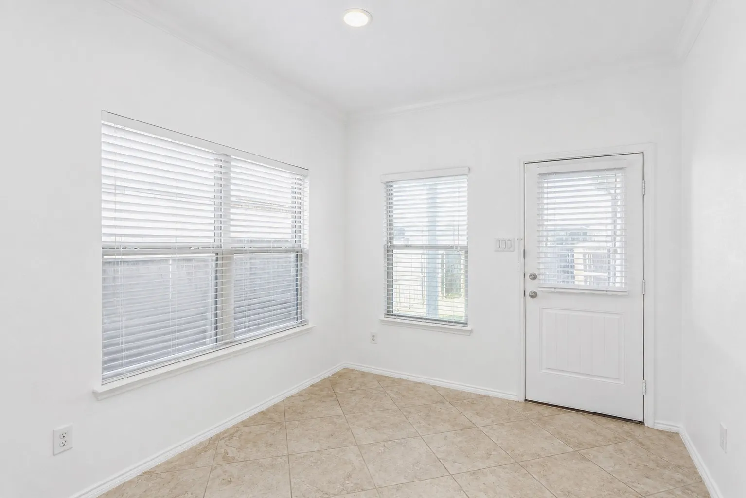 Single Family Residence For Rent in Denton County , 9113 Holliday Lane, Aubrey, Texas 76227, 4 Bedroom, 3 Bathroom, 2 Garage spaces, 2,184 Sqft, built in 2015, mls#21324023, Real Estate Agent in Aubrey, Homes For Rent in Denton county, Homes For Rent in Aubrey, Realtor in Aubrey Texas, Real Estate Brokerage Independent Realty Texas, Luminita Cordes Realtor