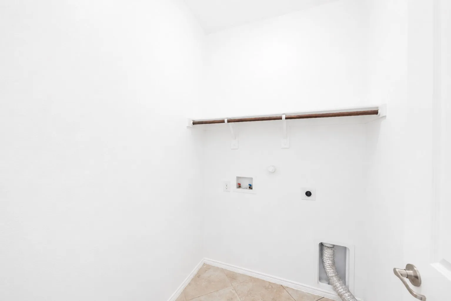 Single Family Residence For Rent in Denton County , 9113 Holliday Lane, Aubrey, Texas 76227, 4 Bedroom, 3 Bathroom, 2 Garage spaces, 2,184 Sqft, built in 2015, mls#21324023, Real Estate Agent in Aubrey, Homes For Rent in Denton county, Homes For Rent in Aubrey, Realtor in Aubrey Texas, Real Estate Brokerage Independent Realty Texas, Luminita Cordes Realtor