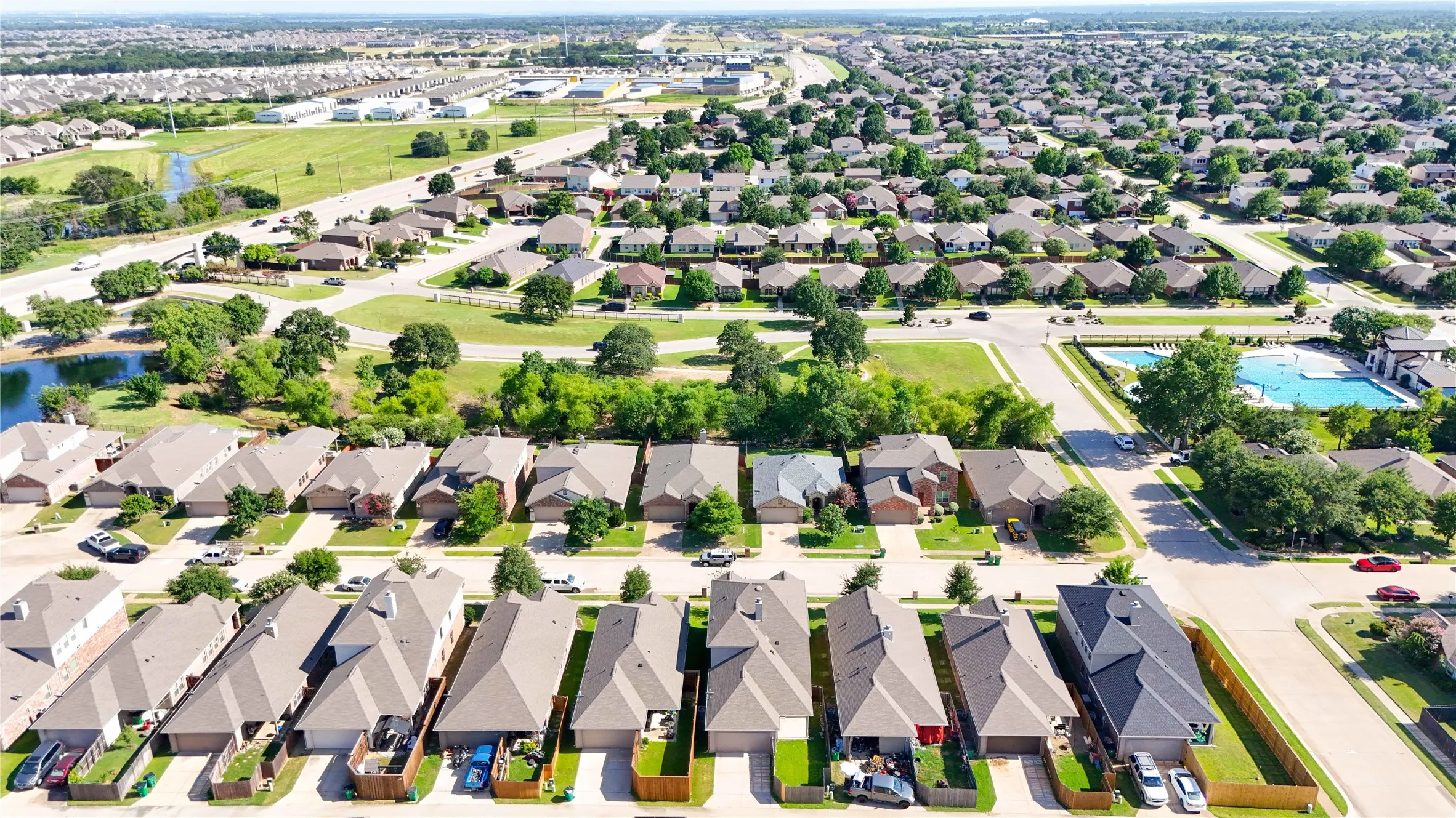Single Family Residence For Rent in Denton County , 9113 Holliday Lane, Aubrey, Texas 76227, 4 Bedroom, 3 Bathroom, 2 Garage spaces, 2,184 Sqft, built in 2015, mls#21324023, Real Estate Agent in Aubrey, Homes For Rent in Denton county, Homes For Rent in Aubrey, Realtor in Aubrey Texas, Real Estate Brokerage Independent Realty Texas, Luminita Cordes Realtor