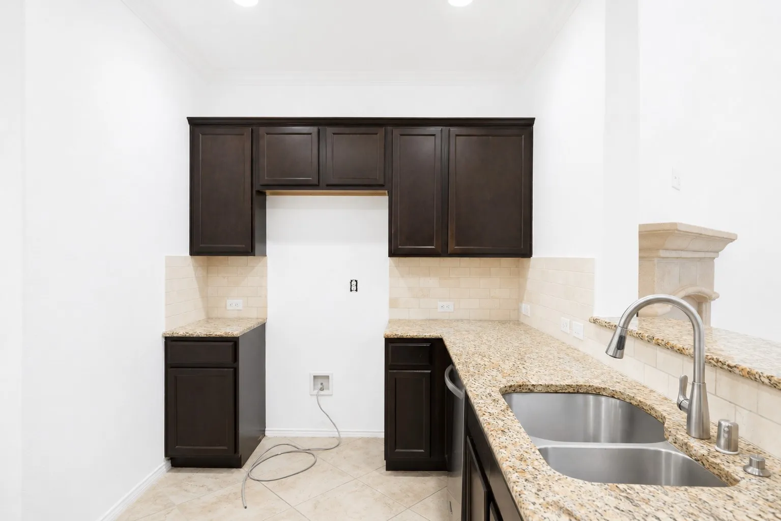 Single Family Residence For Rent in Denton County , 9113 Holliday Lane, Aubrey, Texas 76227, 4 Bedroom, 3 Bathroom, 2 Garage spaces, 2,184 Sqft, built in 2015, mls#21324023, Real Estate Agent in Aubrey, Homes For Rent in Denton county, Homes For Rent in Aubrey, Realtor in Aubrey Texas, Real Estate Brokerage Independent Realty Texas, Luminita Cordes Realtor