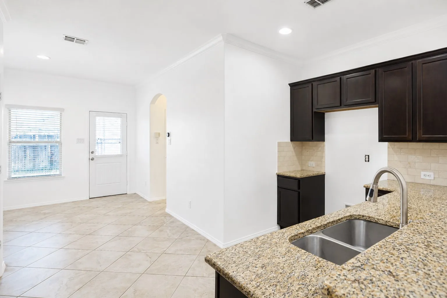 Single Family Residence For Rent in Denton County , 9113 Holliday Lane, Aubrey, Texas 76227, 4 Bedroom, 3 Bathroom, 2 Garage spaces, 2,184 Sqft, built in 2015, mls#21324023, Real Estate Agent in Aubrey, Homes For Rent in Denton county, Homes For Rent in Aubrey, Realtor in Aubrey Texas, Real Estate Brokerage Independent Realty Texas, Luminita Cordes Realtor