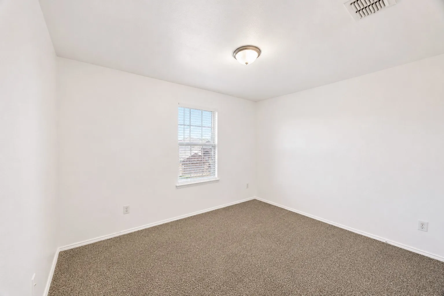 Single Family Residence For Rent in Denton County , 9113 Holliday Lane, Aubrey, Texas 76227, 4 Bedroom, 3 Bathroom, 2 Garage spaces, 2,184 Sqft, built in 2015, mls#21324023, Real Estate Agent in Aubrey, Homes For Rent in Denton county, Homes For Rent in Aubrey, Realtor in Aubrey Texas, Real Estate Brokerage Independent Realty Texas, Luminita Cordes Realtor