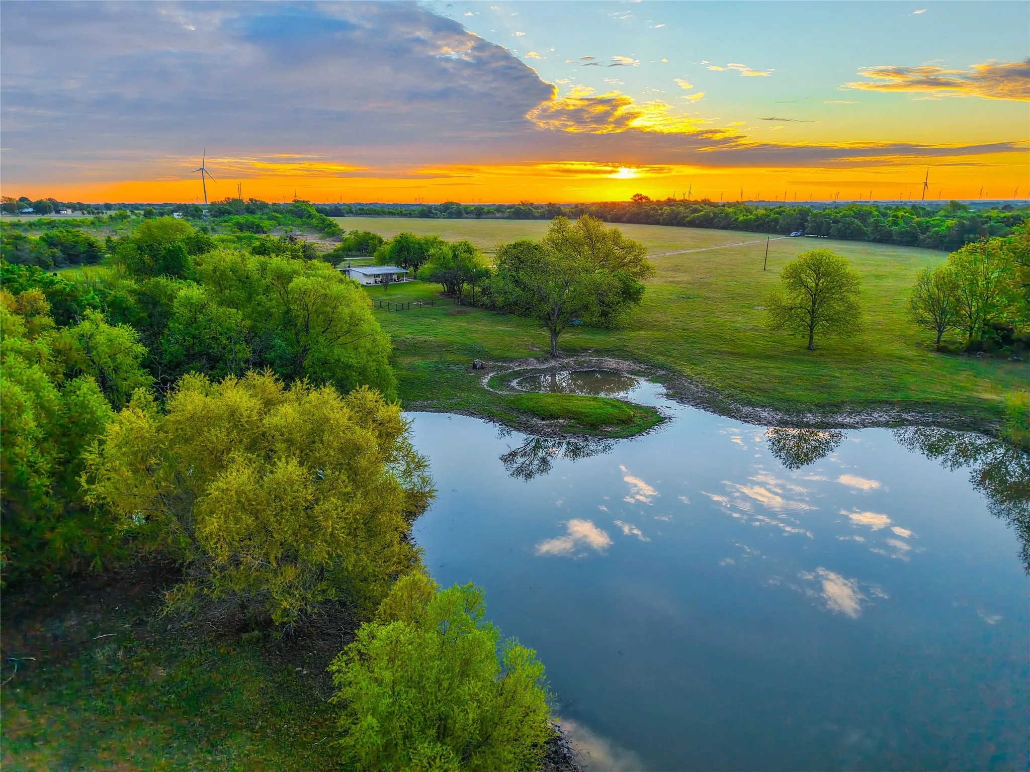 Single Family Residence For Sale in Hill County , 148 3341 HCR, Hubbard, Texas 76648, 2 Bedroom, 2 Bathroom, Garage spaces, 1,434 Sqft, built in 2009, mls#21324876, Real Estate Agent in Hubbard, Homes For Sale in Hill county, Homes For Sale in Hubbard, Realtor in Hubbard Texas, Real Estate Brokerage Independent Realty Texas, Luminita Cordes Realtor