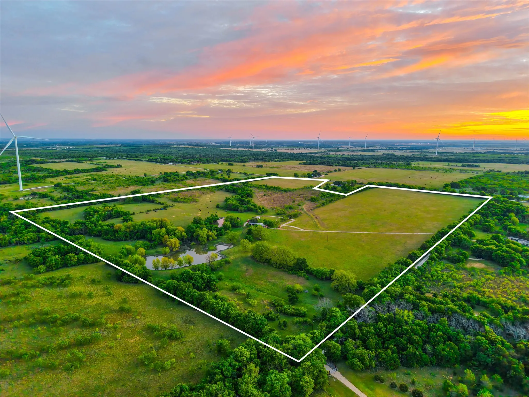 Single Family Residence For Sale in Hill County , 148 3341 HCR, Hubbard, Texas 76648, 2 Bedroom, 2 Bathroom, Garage spaces, 1,434 Sqft, built in 2009, mls#21324876, Real Estate Agent in Hubbard, Homes For Sale in Hill county, Homes For Sale in Hubbard, Realtor in Hubbard Texas, Real Estate Brokerage Independent Realty Texas, Luminita Cordes Realtor
