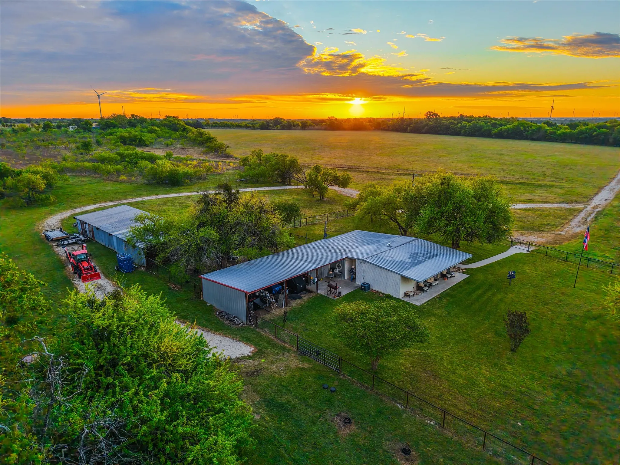 Single Family Residence For Sale in Hill County , 148 3341 HCR, Hubbard, Texas 76648, 2 Bedroom, 2 Bathroom, Garage spaces, 1,434 Sqft, built in 2009, mls#21324876, Real Estate Agent in Hubbard, Homes For Sale in Hill county, Homes For Sale in Hubbard, Realtor in Hubbard Texas, Real Estate Brokerage Independent Realty Texas, Luminita Cordes Realtor