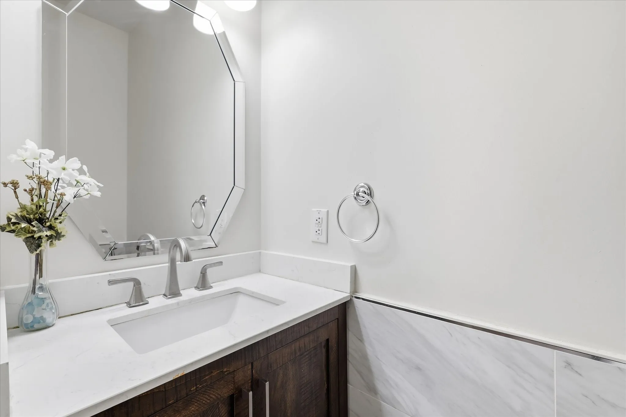 Single Family Residence For Sale in Dallas County , 517 Waterview Drive, Coppell, Texas 75019, 4 Bedroom, 3 Bathroom, 2 Garage spaces, 2,248 Sqft, built in 1997, mls#21324820, Real Estate Agent in Coppell, Homes For Sale in Dallas county, Homes For Sale in Coppell, Realtor in Coppell Texas, Real Estate Brokerage Independent Realty Texas, Luminita Cordes Realtor