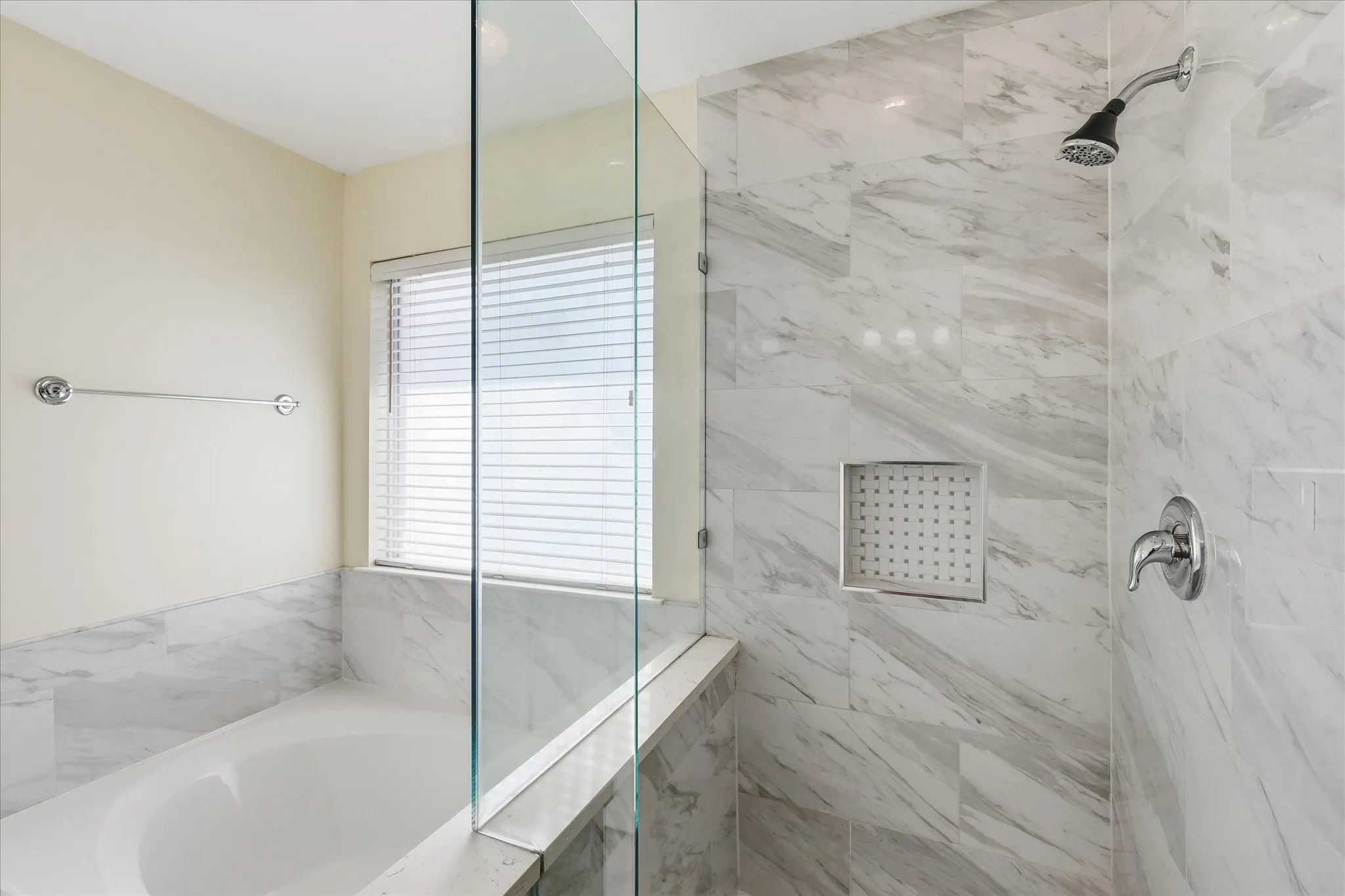 Single Family Residence For Sale in Dallas County , 517 Waterview Drive, Coppell, Texas 75019, 4 Bedroom, 3 Bathroom, 2 Garage spaces, 2,248 Sqft, built in 1997, mls#21324820, Real Estate Agent in Coppell, Homes For Sale in Dallas county, Homes For Sale in Coppell, Realtor in Coppell Texas, Real Estate Brokerage Independent Realty Texas, Luminita Cordes Realtor