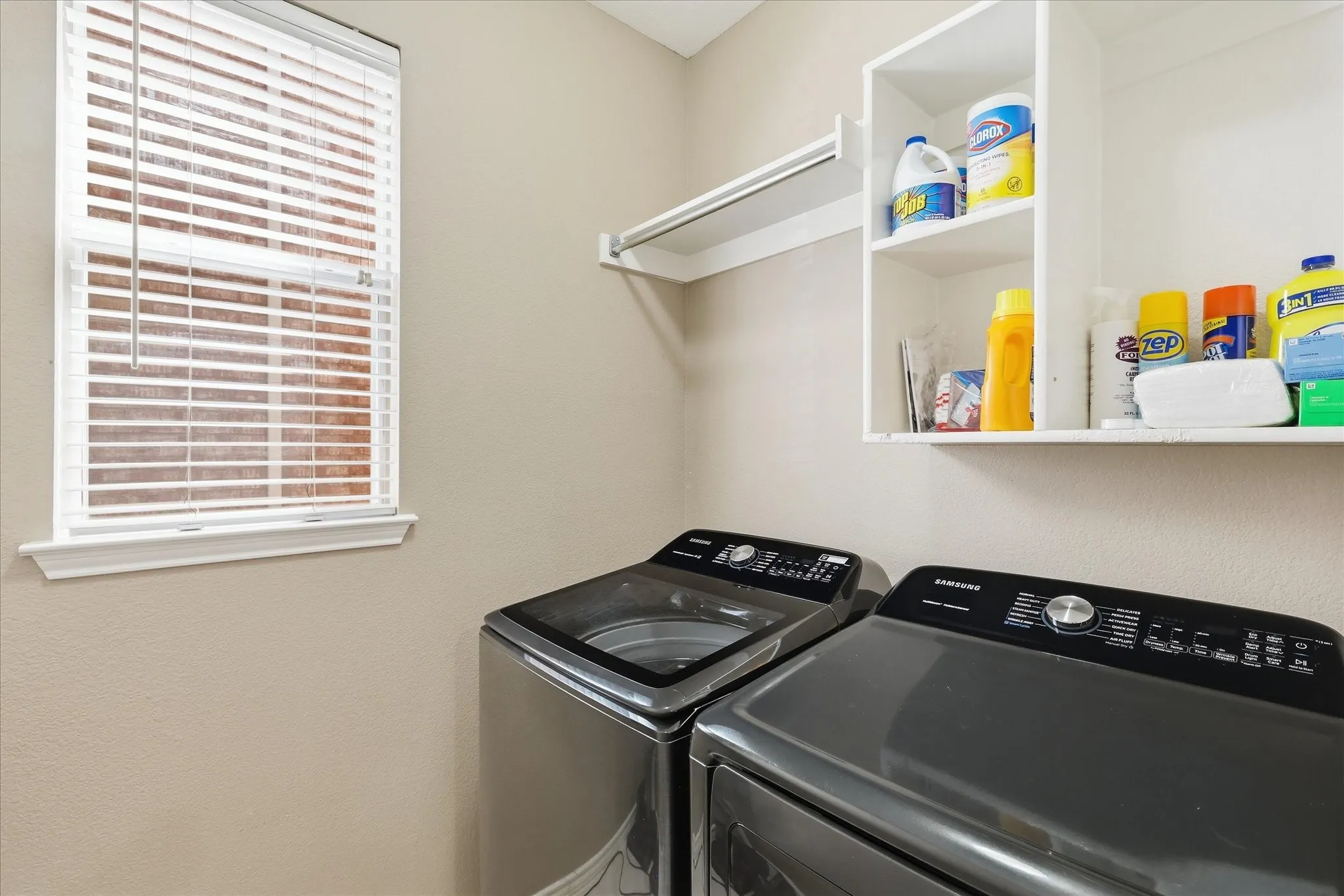Single Family Residence For Sale in Dallas County , 517 Waterview Drive, Coppell, Texas 75019, 4 Bedroom, 3 Bathroom, 2 Garage spaces, 2,248 Sqft, built in 1997, mls#21324820, Real Estate Agent in Coppell, Homes For Sale in Dallas county, Homes For Sale in Coppell, Realtor in Coppell Texas, Real Estate Brokerage Independent Realty Texas, Luminita Cordes Realtor