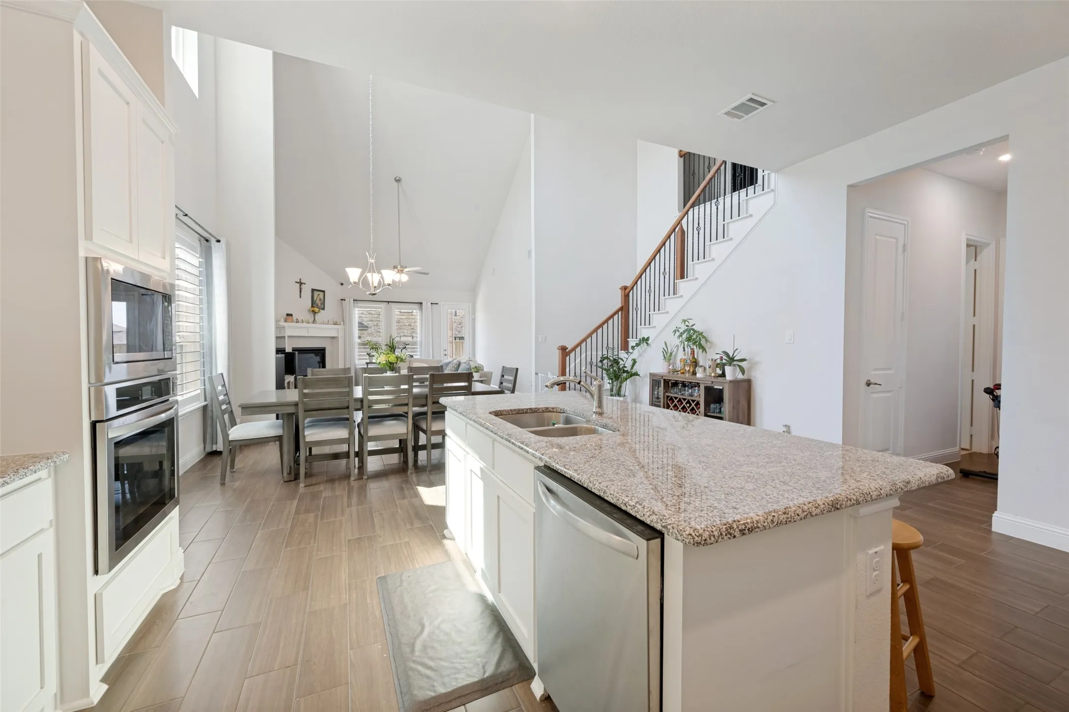 Single Family Residence For Sale in Tarrant County , 712 Matador Lane, Arlington, Texas 76002, 5 Bedrooms, 4 Bathrooms, 2 Garage spaces, 3,443 Sqft, built in 2023, Price $596,888, mls#21324462, Real Estate Agent in Arlington, Homes For Sale in Tarrant county, Homes For Sale in Arlington, Realtor in Arlington Texas, Real Estate Brokerage Independent Realty Texas, Luminita Cordes Realtor