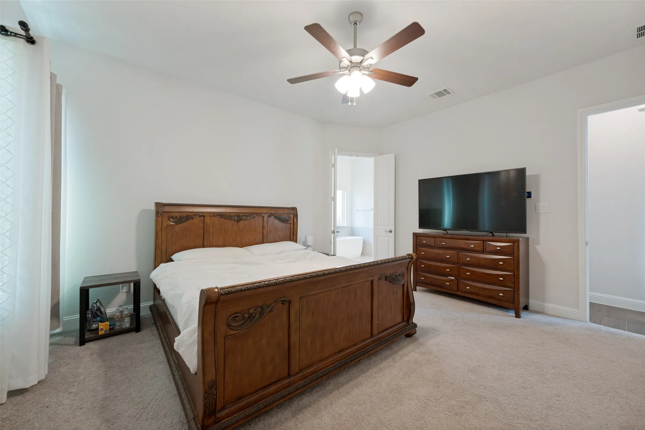 Single Family Residence For Sale in Tarrant County , 712 Matador Lane, Arlington, Texas 76002, 5 Bedrooms, 4 Bathrooms, 2 Garage spaces, 3,443 Sqft, built in 2023, Price $596,888, mls#21324462, Real Estate Agent in Arlington, Homes For Sale in Tarrant county, Homes For Sale in Arlington, Realtor in Arlington Texas, Real Estate Brokerage Independent Realty Texas, Luminita Cordes Realtor