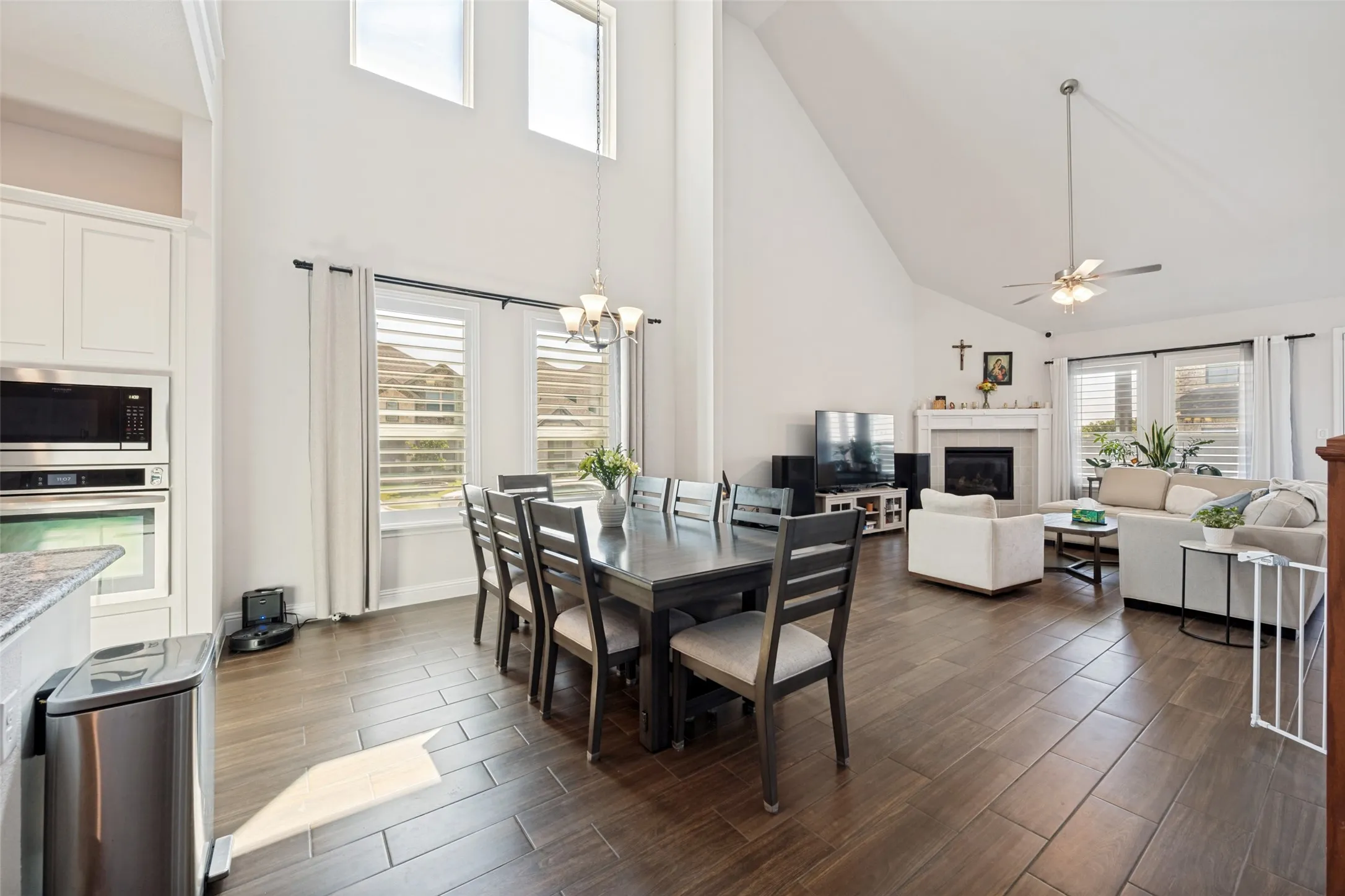 Single Family Residence For Sale in Tarrant County , 712 Matador Lane, Arlington, Texas 76002, 5 Bedrooms, 4 Bathrooms, 2 Garage spaces, 3,443 Sqft, built in 2023, Price $596,888, mls#21324462, Real Estate Agent in Arlington, Homes For Sale in Tarrant county, Homes For Sale in Arlington, Realtor in Arlington Texas, Real Estate Brokerage Independent Realty Texas, Luminita Cordes Realtor