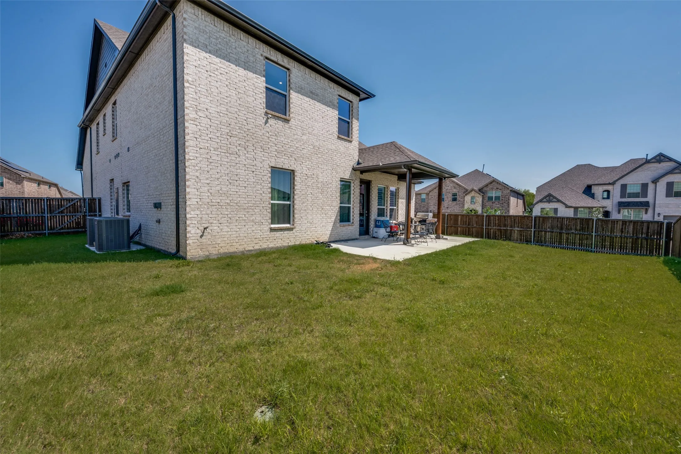 Single Family Residence For Sale in Tarrant County , 712 Matador Lane, Arlington, Texas 76002, 5 Bedrooms, 4 Bathrooms, 2 Garage spaces, 3,443 Sqft, built in 2023, Price $596,888, mls#21324462, Real Estate Agent in Arlington, Homes For Sale in Tarrant county, Homes For Sale in Arlington, Realtor in Arlington Texas, Real Estate Brokerage Independent Realty Texas, Luminita Cordes Realtor