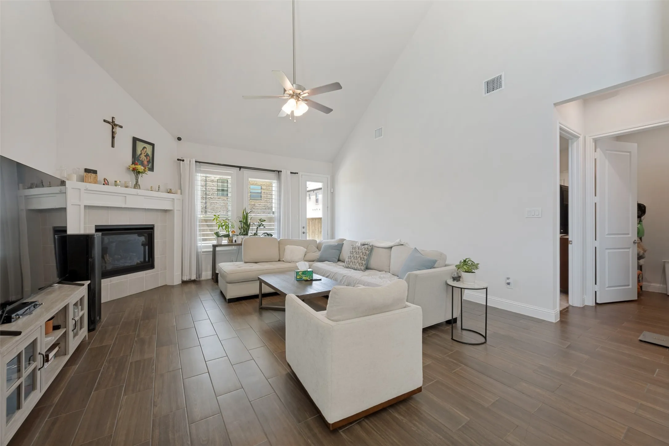 Single Family Residence For Sale in Tarrant County , 712 Matador Lane, Arlington, Texas 76002, 5 Bedrooms, 4 Bathrooms, 2 Garage spaces, 3,443 Sqft, built in 2023, Price $596,888, mls#21324462, Real Estate Agent in Arlington, Homes For Sale in Tarrant county, Homes For Sale in Arlington, Realtor in Arlington Texas, Real Estate Brokerage Independent Realty Texas, Luminita Cordes Realtor