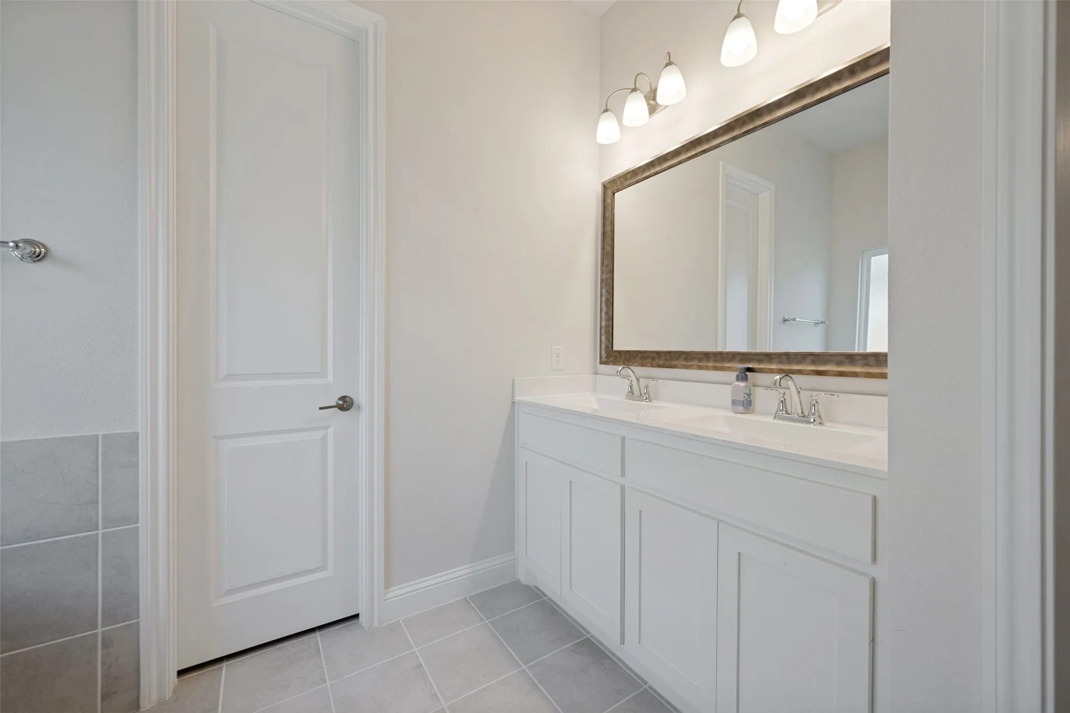 Single Family Residence For Sale in Tarrant County , 712 Matador Lane, Arlington, Texas 76002, 5 Bedrooms, 4 Bathrooms, 2 Garage spaces, 3,443 Sqft, built in 2023, Price $596,888, mls#21324462, Real Estate Agent in Arlington, Homes For Sale in Tarrant county, Homes For Sale in Arlington, Realtor in Arlington Texas, Real Estate Brokerage Independent Realty Texas, Luminita Cordes Realtor