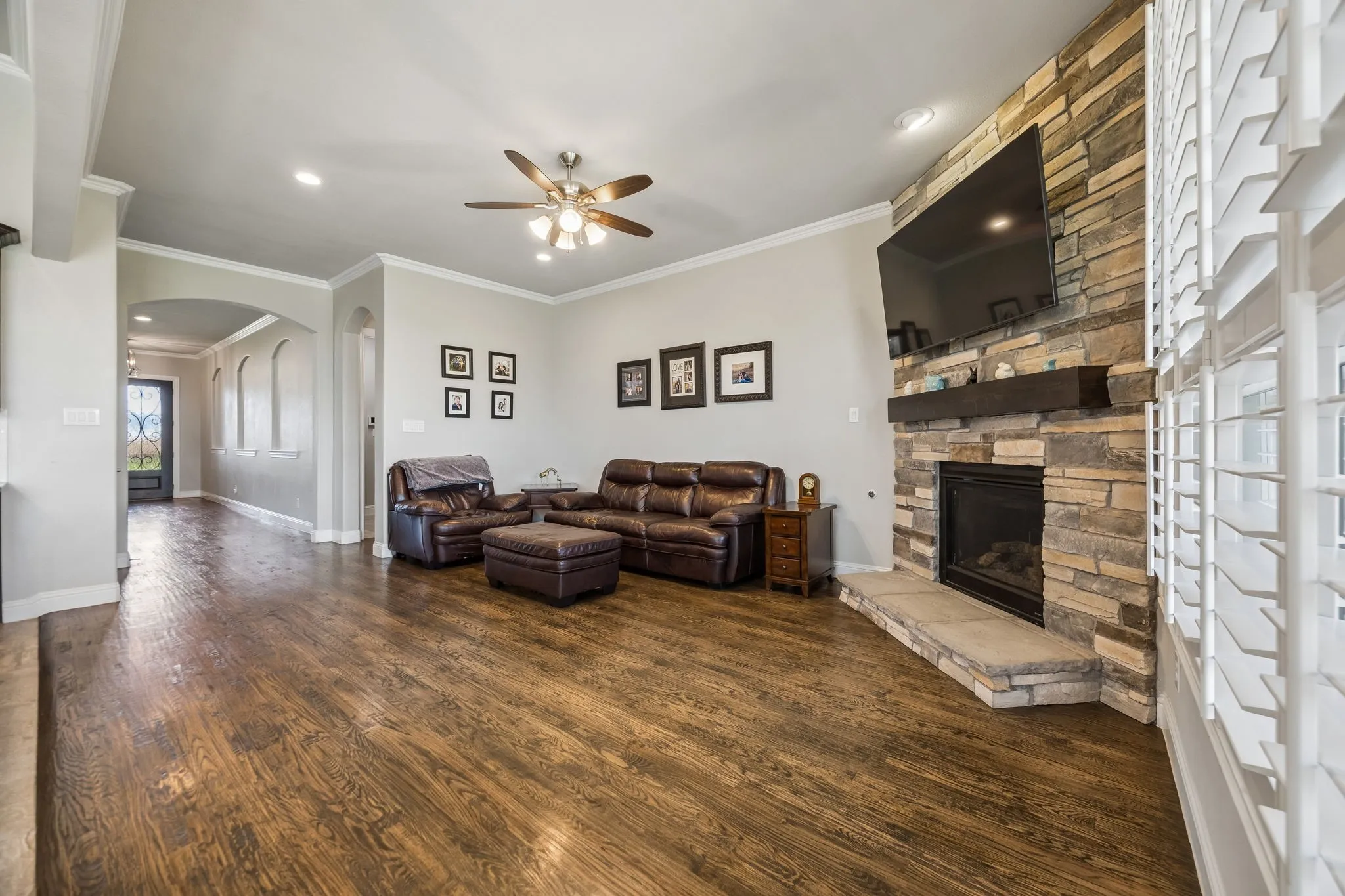 Single Family Residence For Sale in Grayson County , 1116 Macgregor Lane, Gunter, Texas 75058, 4 Bedroom, 4 Bathroom, 3 Garage spaces, 3,325 Sqft, built in 2018, mls#21324309, Real Estate Agent in Gunter, Homes For Sale in Grayson county, Homes For Sale in Gunter, Realtor in Gunter Texas, Real Estate Brokerage Independent Realty Texas, Luminita Cordes Realtor
