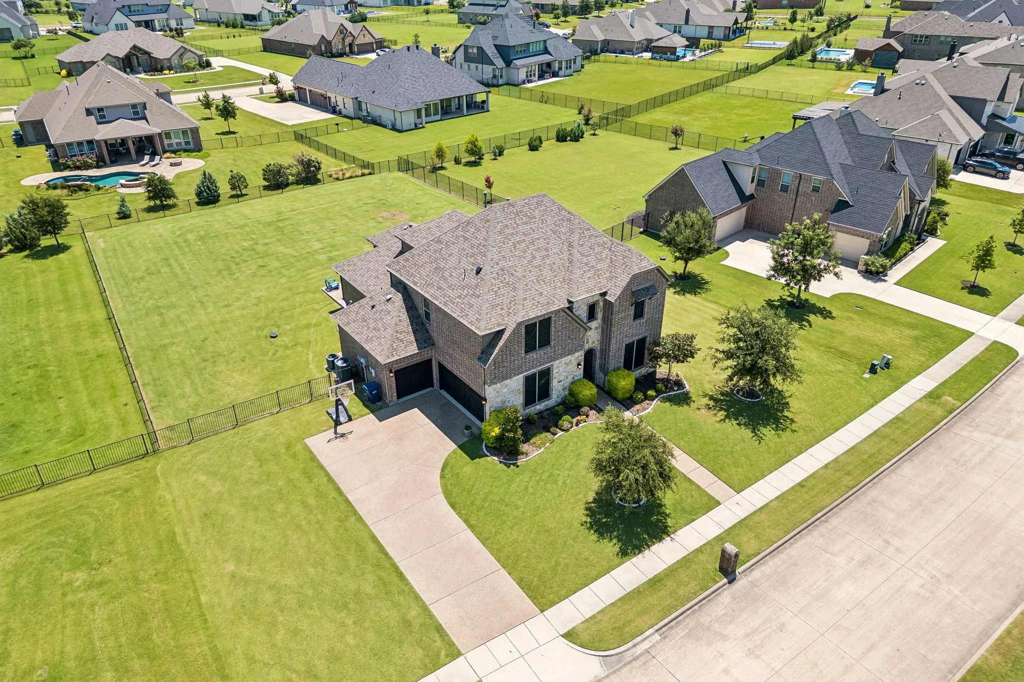 Single Family Residence For Sale in Grayson County , 1116 Macgregor Lane, Gunter, Texas 75058, 4 Bedroom, 4 Bathroom, 3 Garage spaces, 3,325 Sqft, built in 2018, mls#21324309, Real Estate Agent in Gunter, Homes For Sale in Grayson county, Homes For Sale in Gunter, Realtor in Gunter Texas, Real Estate Brokerage Independent Realty Texas, Luminita Cordes Realtor
