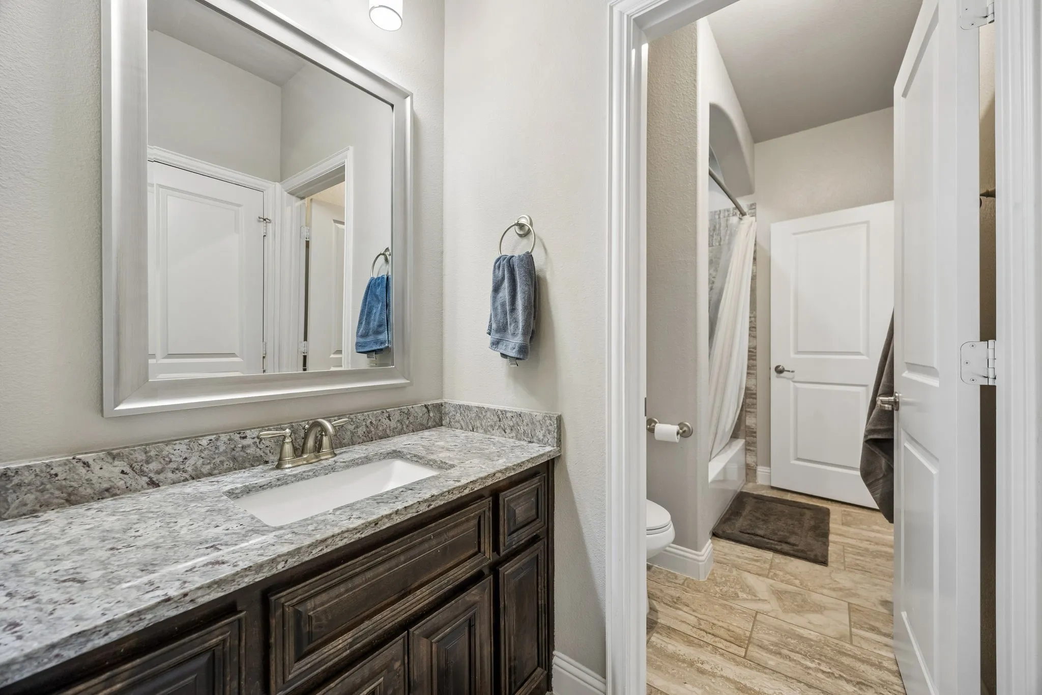 Single Family Residence For Sale in Grayson County , 1116 Macgregor Lane, Gunter, Texas 75058, 4 Bedroom, 4 Bathroom, 3 Garage spaces, 3,325 Sqft, built in 2018, mls#21324309, Real Estate Agent in Gunter, Homes For Sale in Grayson county, Homes For Sale in Gunter, Realtor in Gunter Texas, Real Estate Brokerage Independent Realty Texas, Luminita Cordes Realtor