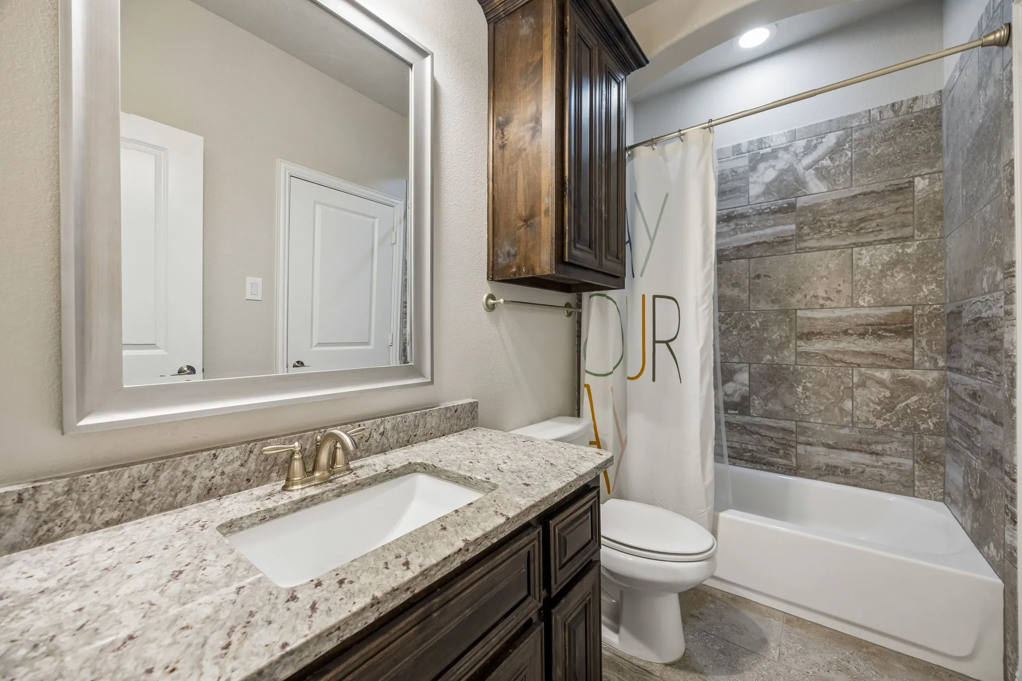 Single Family Residence For Sale in Grayson County , 1116 Macgregor Lane, Gunter, Texas 75058, 4 Bedroom, 4 Bathroom, 3 Garage spaces, 3,325 Sqft, built in 2018, mls#21324309, Real Estate Agent in Gunter, Homes For Sale in Grayson county, Homes For Sale in Gunter, Realtor in Gunter Texas, Real Estate Brokerage Independent Realty Texas, Luminita Cordes Realtor