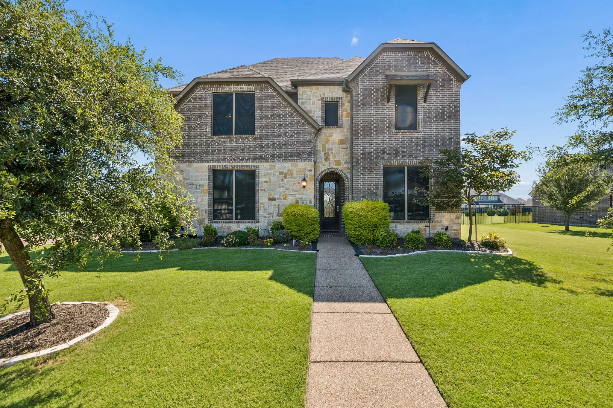 Single Family Residence For Sale in Grayson County , 1116 Macgregor Lane, Gunter, Texas 75058, 4 Bedroom, 4 Bathroom, 3 Garage spaces, 3,325 Sqft, built in 2018, mls#21324309, Real Estate Agent in Gunter, Homes For Sale in Grayson county, Homes For Sale in Gunter, Realtor in Gunter Texas, Real Estate Brokerage Independent Realty Texas, Luminita Cordes Realtor