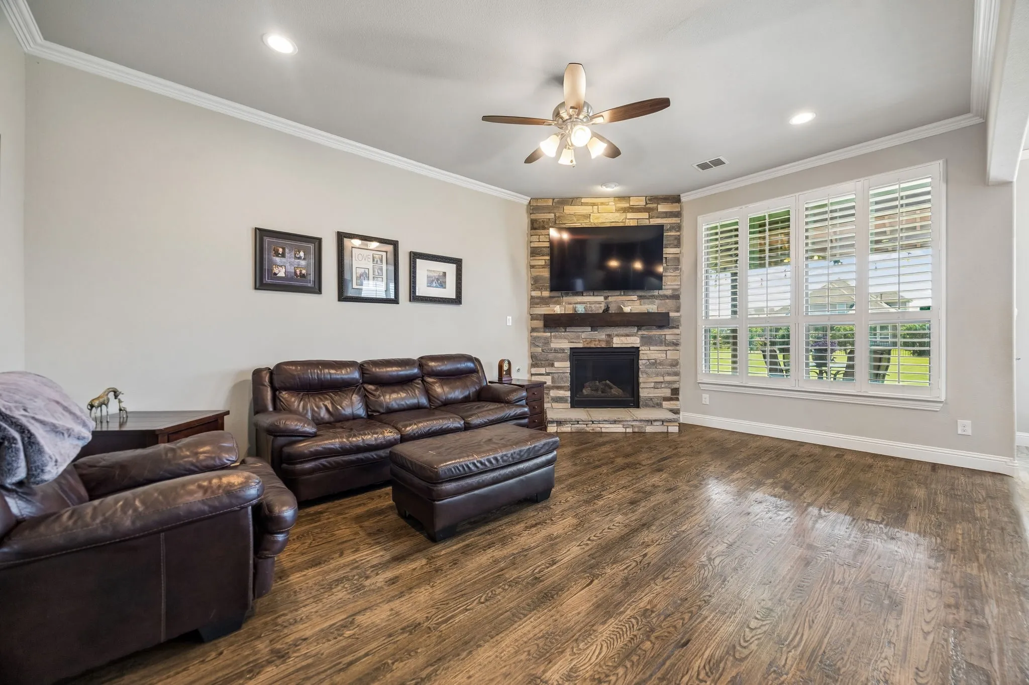 Single Family Residence For Sale in Grayson County , 1116 Macgregor Lane, Gunter, Texas 75058, 4 Bedroom, 4 Bathroom, 3 Garage spaces, 3,325 Sqft, built in 2018, mls#21324309, Real Estate Agent in Gunter, Homes For Sale in Grayson county, Homes For Sale in Gunter, Realtor in Gunter Texas, Real Estate Brokerage Independent Realty Texas, Luminita Cordes Realtor