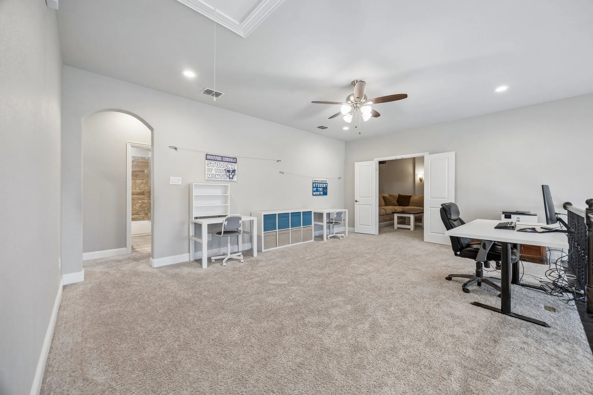 Single Family Residence For Sale in Grayson County , 1116 Macgregor Lane, Gunter, Texas 75058, 4 Bedroom, 4 Bathroom, 3 Garage spaces, 3,325 Sqft, built in 2018, mls#21324309, Real Estate Agent in Gunter, Homes For Sale in Grayson county, Homes For Sale in Gunter, Realtor in Gunter Texas, Real Estate Brokerage Independent Realty Texas, Luminita Cordes Realtor