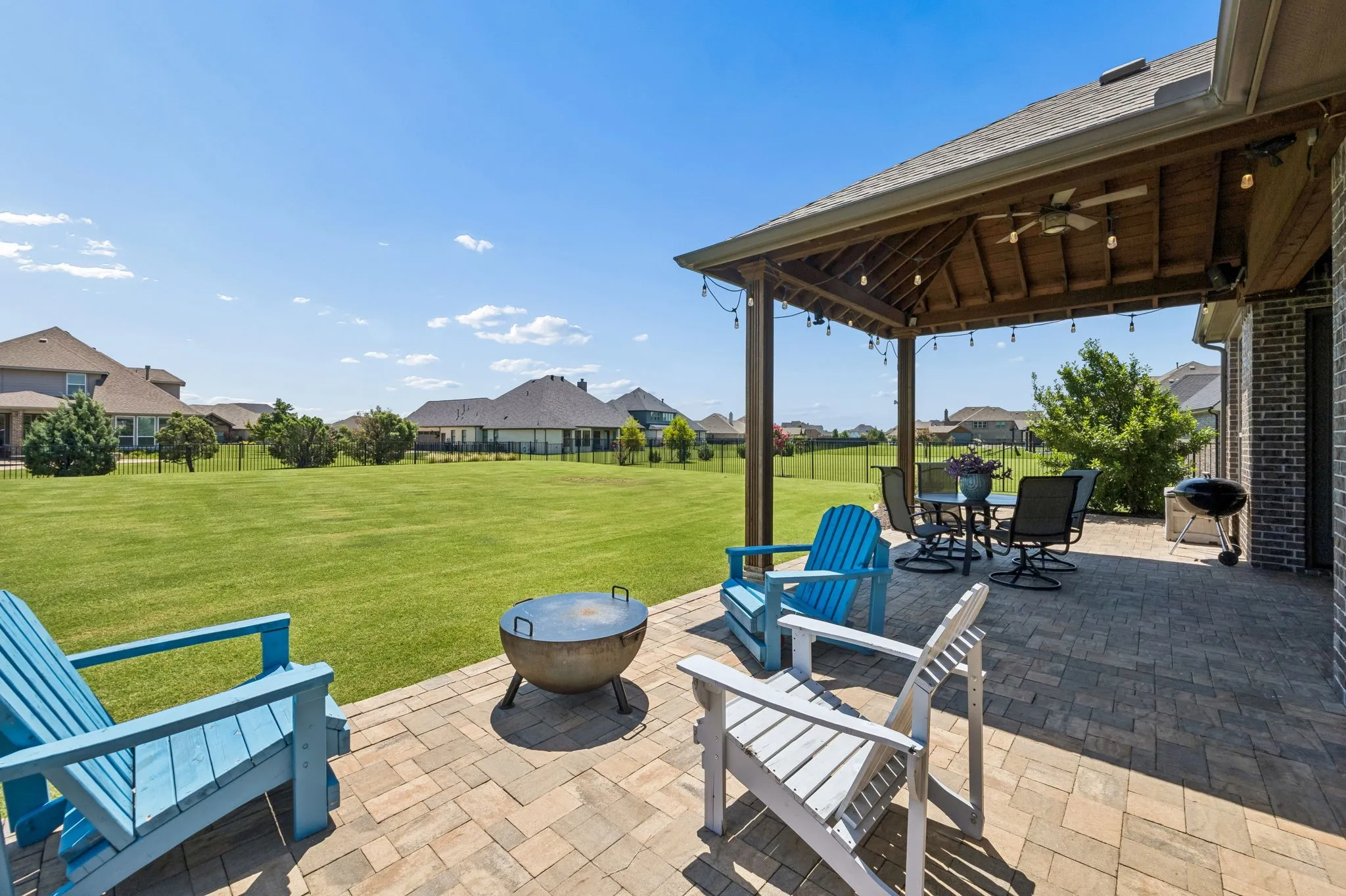 Single Family Residence For Sale in Grayson County , 1116 Macgregor Lane, Gunter, Texas 75058, 4 Bedroom, 4 Bathroom, 3 Garage spaces, 3,325 Sqft, built in 2018, mls#21324309, Real Estate Agent in Gunter, Homes For Sale in Grayson county, Homes For Sale in Gunter, Realtor in Gunter Texas, Real Estate Brokerage Independent Realty Texas, Luminita Cordes Realtor