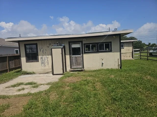 Single Family Residence For Sale in Nueces County , 525 Jane Street, Corpus Christi, Texas 78418, 3 Bedroom, 2 Bathroom, 1 Garage spaces, 1,118 Sqft, built in 1960, mls#21324940, Real Estate Agent in Corpus Christi, Homes For Sale in Nueces county, Homes For Sale in Corpus Christi, Realtor in Corpus Christi Texas, Real Estate Brokerage Independent Realty Texas, Luminita Cordes Realtor
