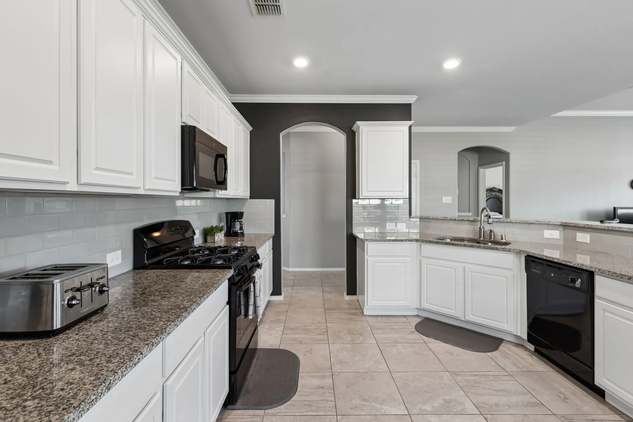 Single Family Residence For Sale in Tarrant County , 424 Eureka Court, Burleson, Texas 76028, 4 Bedroom, 4 Bathroom, 2 Garage spaces, 3,104 Sqft, built in 2016, mls#21316129, Real Estate Agent in Burleson, Homes For Sale in Tarrant county, Homes For Sale in Burleson, Realtor in Burleson Texas, Real Estate Brokerage Independent Realty Texas, Luminita Cordes Realtor