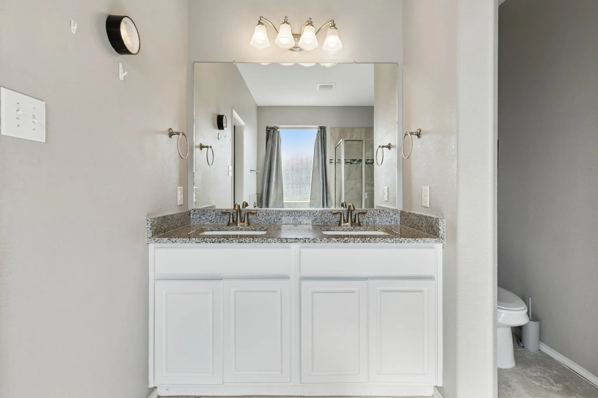 Primary Ensuite Bath
