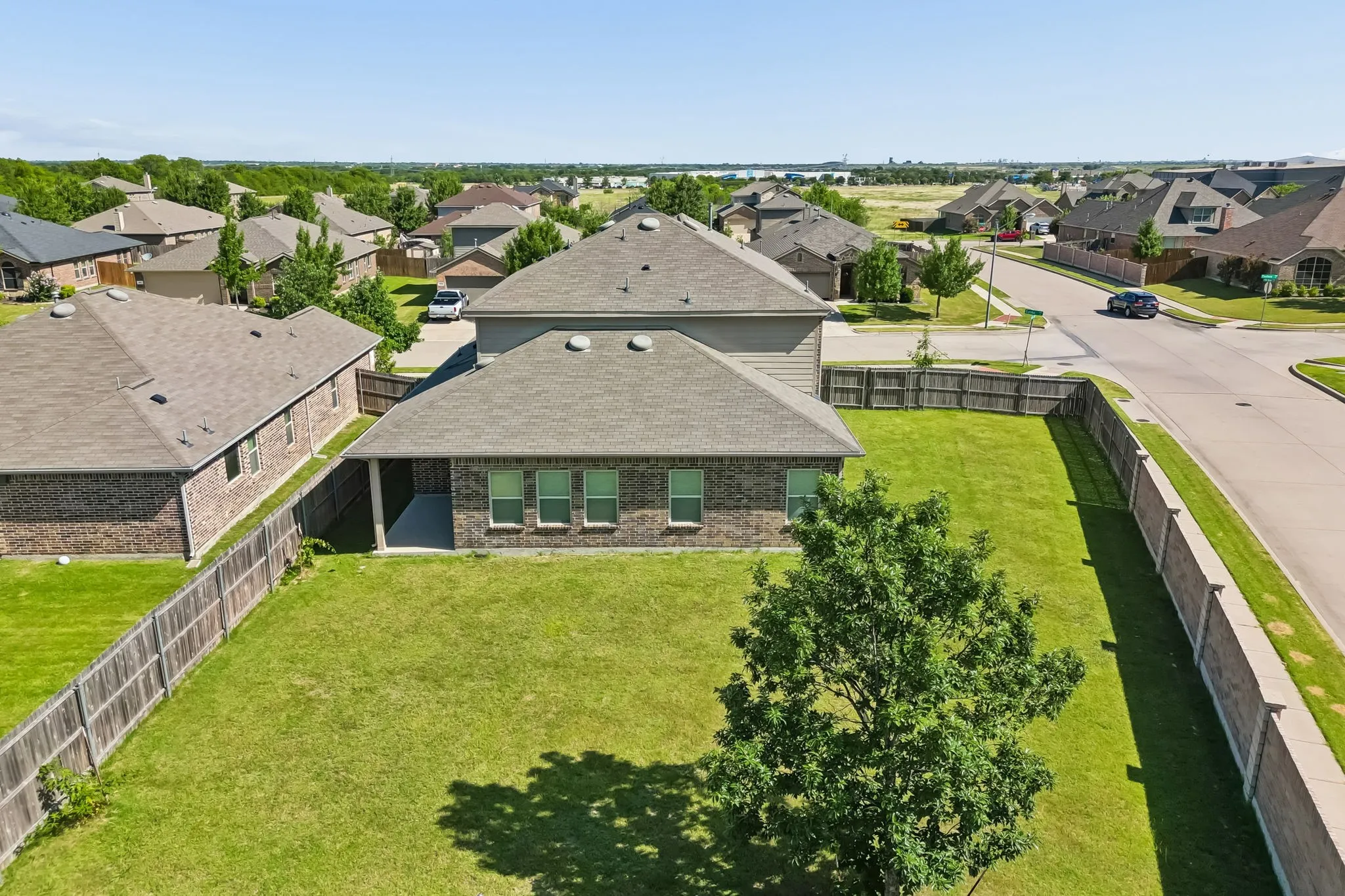 Single Family Residence For Sale in Tarrant County , 424 Eureka Court, Burleson, Texas 76028, 4 Bedroom, 4 Bathroom, 2 Garage spaces, 3,104 Sqft, built in 2016, mls#21316129, Real Estate Agent in Burleson, Homes For Sale in Tarrant county, Homes For Sale in Burleson, Realtor in Burleson Texas, Real Estate Brokerage Independent Realty Texas, Luminita Cordes Realtor