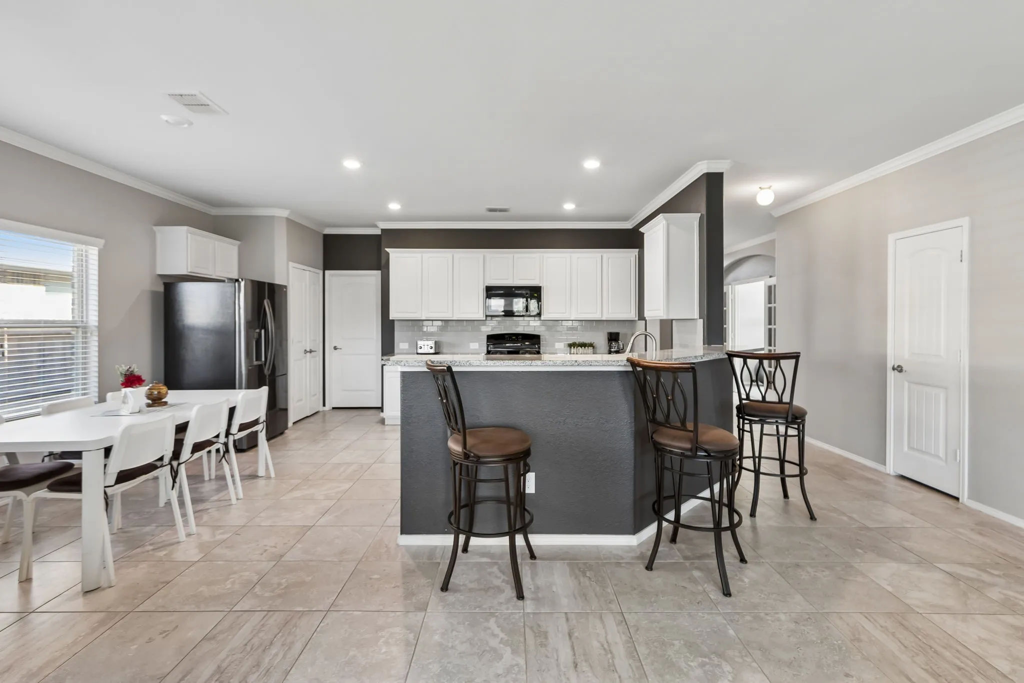 Single Family Residence For Sale in Tarrant County , 424 Eureka Court, Burleson, Texas 76028, 4 Bedroom, 4 Bathroom, 2 Garage spaces, 3,104 Sqft, built in 2016, mls#21316129, Real Estate Agent in Burleson, Homes For Sale in Tarrant county, Homes For Sale in Burleson, Realtor in Burleson Texas, Real Estate Brokerage Independent Realty Texas, Luminita Cordes Realtor