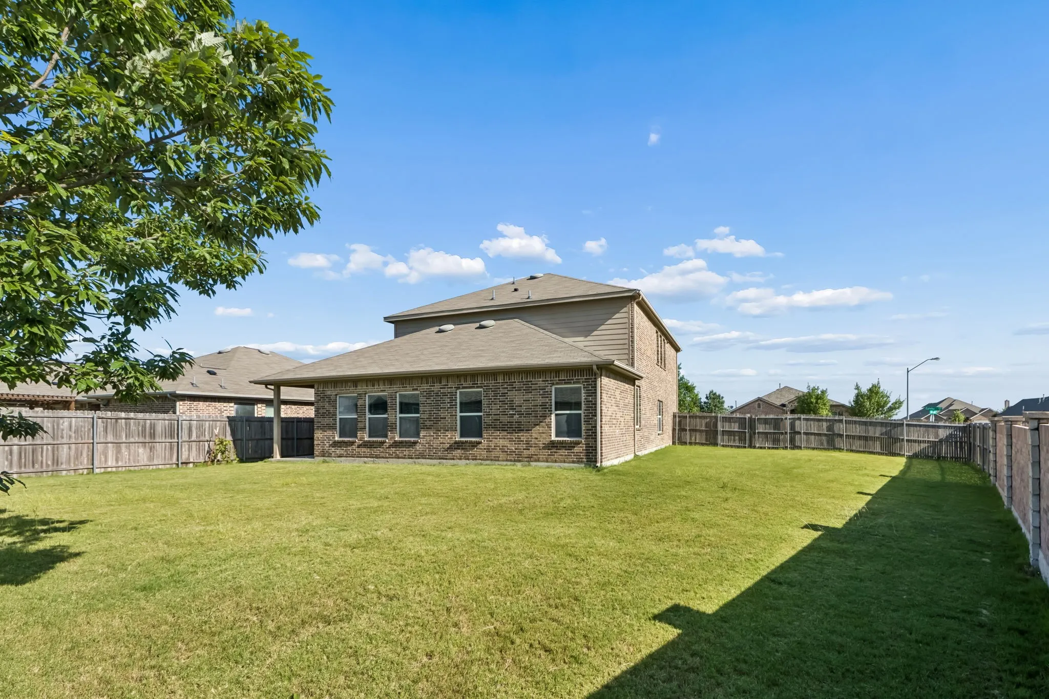 Single Family Residence For Sale in Tarrant County , 424 Eureka Court, Burleson, Texas 76028, 4 Bedroom, 4 Bathroom, 2 Garage spaces, 3,104 Sqft, built in 2016, mls#21316129, Real Estate Agent in Burleson, Homes For Sale in Tarrant county, Homes For Sale in Burleson, Realtor in Burleson Texas, Real Estate Brokerage Independent Realty Texas, Luminita Cordes Realtor