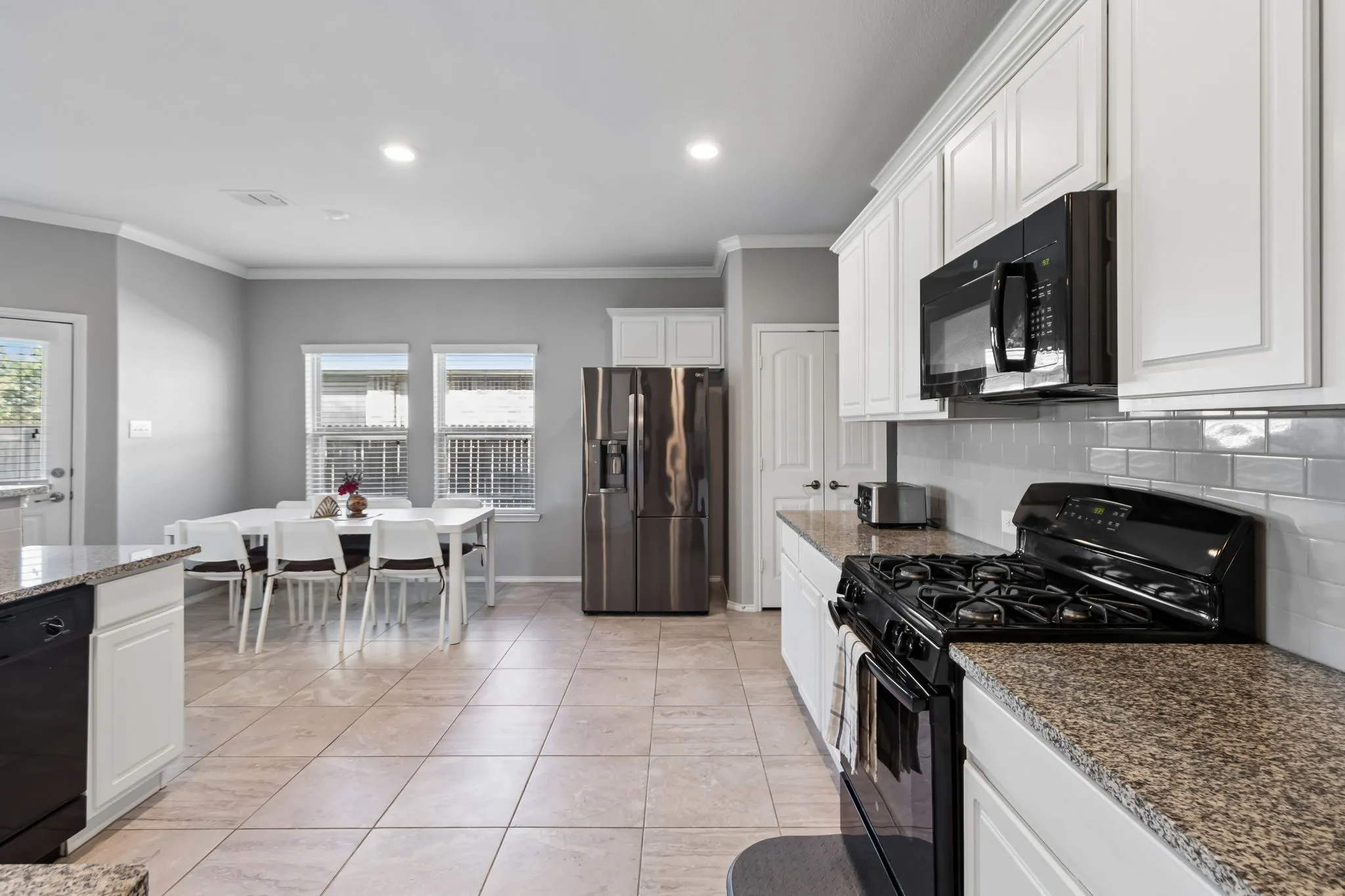 Single Family Residence For Sale in Tarrant County , 424 Eureka Court, Burleson, Texas 76028, 4 Bedroom, 4 Bathroom, 2 Garage spaces, 3,104 Sqft, built in 2016, mls#21316129, Real Estate Agent in Burleson, Homes For Sale in Tarrant county, Homes For Sale in Burleson, Realtor in Burleson Texas, Real Estate Brokerage Independent Realty Texas, Luminita Cordes Realtor