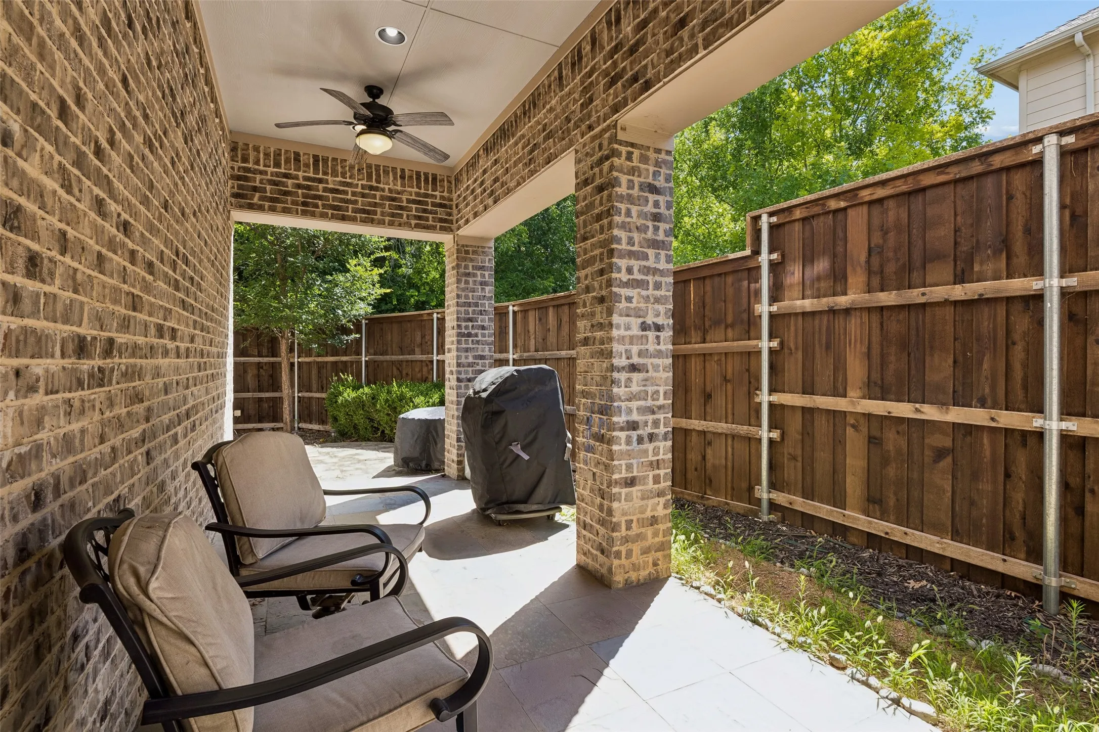 Single Family Residence For Sale in Dallas County , 1022 Shadyside Lane, Dallas, Texas 75223, 3 Bedroom, 4 Bathroom, 2 Garage spaces, 3,147 Sqft, built in 2016, mls#21322185, Real Estate Agent in Dallas, Homes For Sale in Dallas county, Homes For Sale in Dallas, Realtor in Dallas Texas, Real Estate Brokerage Independent Realty Texas, Luminita Cordes Realtor