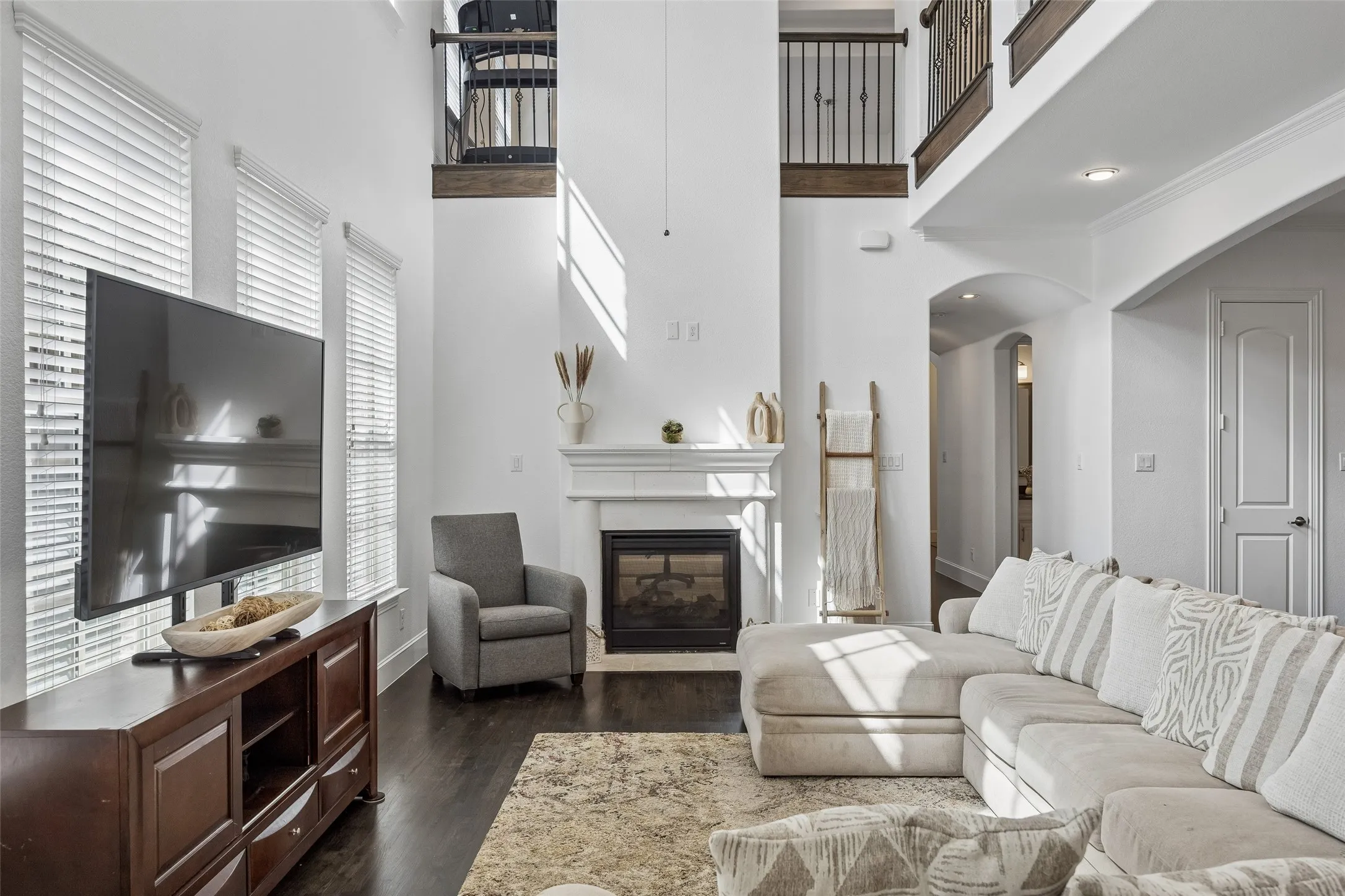 Single Family Residence For Sale in Dallas County , 1022 Shadyside Lane, Dallas, Texas 75223, 3 Bedroom, 4 Bathroom, 2 Garage spaces, 3,147 Sqft, built in 2016, mls#21322185, Real Estate Agent in Dallas, Homes For Sale in Dallas county, Homes For Sale in Dallas, Realtor in Dallas Texas, Real Estate Brokerage Independent Realty Texas, Luminita Cordes Realtor