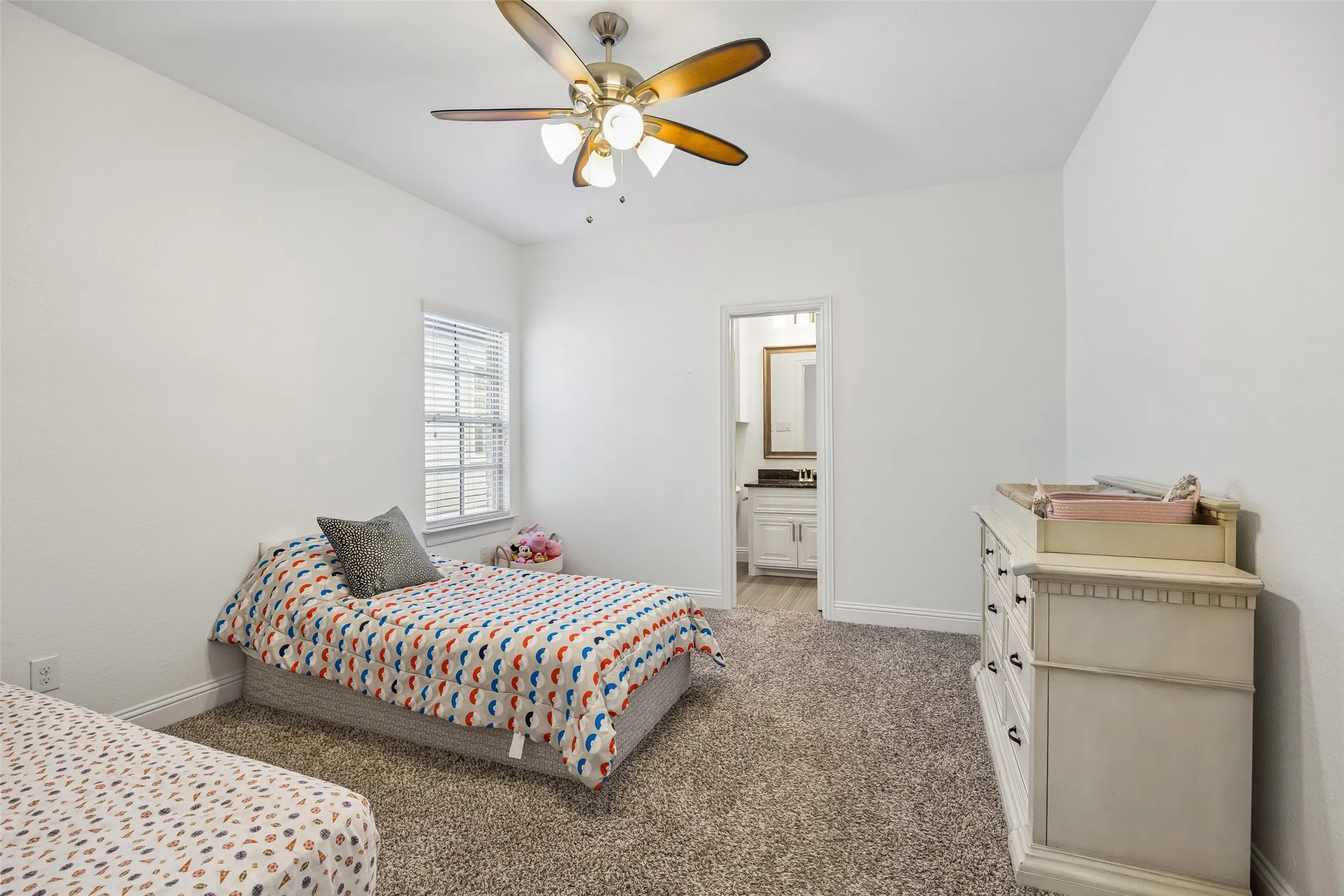 Single Family Residence For Sale in Dallas County , 1022 Shadyside Lane, Dallas, Texas 75223, 3 Bedroom, 4 Bathroom, 2 Garage spaces, 3,147 Sqft, built in 2016, mls#21322185, Real Estate Agent in Dallas, Homes For Sale in Dallas county, Homes For Sale in Dallas, Realtor in Dallas Texas, Real Estate Brokerage Independent Realty Texas, Luminita Cordes Realtor