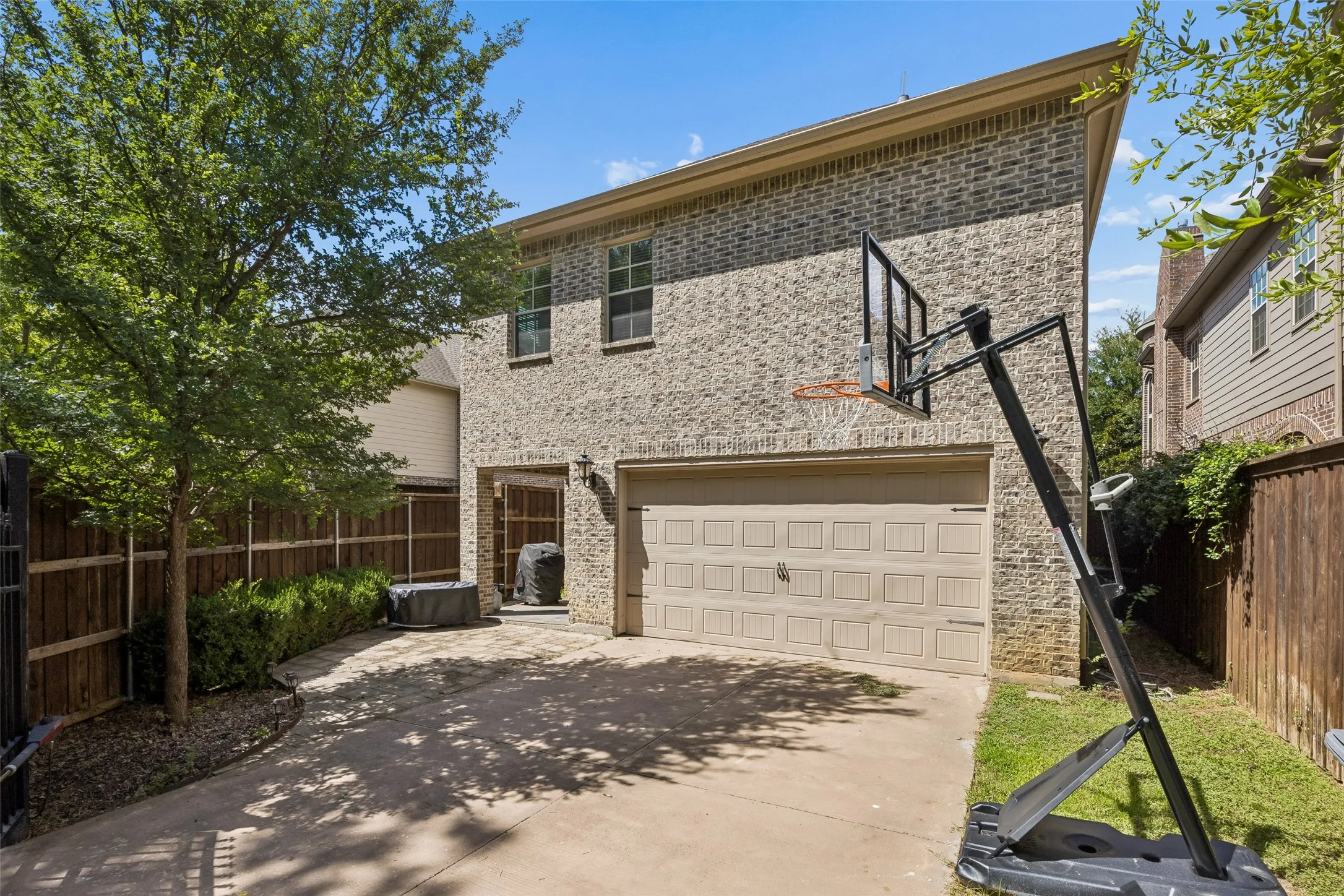 Single Family Residence For Sale in Dallas County , 1022 Shadyside Lane, Dallas, Texas 75223, 3 Bedroom, 4 Bathroom, 2 Garage spaces, 3,147 Sqft, built in 2016, mls#21322185, Real Estate Agent in Dallas, Homes For Sale in Dallas county, Homes For Sale in Dallas, Realtor in Dallas Texas, Real Estate Brokerage Independent Realty Texas, Luminita Cordes Realtor