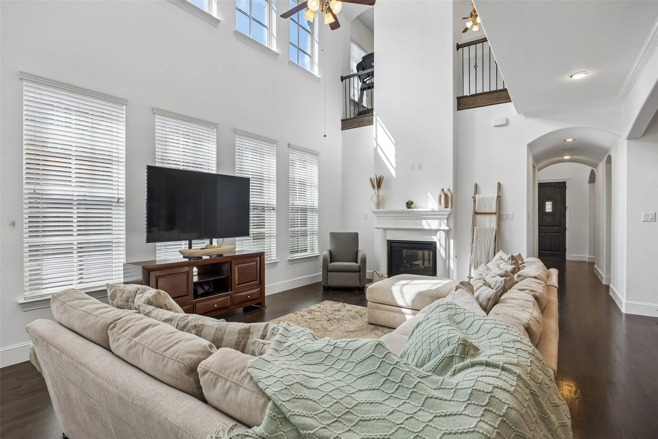 Single Family Residence For Sale in Dallas County , 1022 Shadyside Lane, Dallas, Texas 75223, 3 Bedroom, 4 Bathroom, 2 Garage spaces, 3,147 Sqft, built in 2016, mls#21322185, Real Estate Agent in Dallas, Homes For Sale in Dallas county, Homes For Sale in Dallas, Realtor in Dallas Texas, Real Estate Brokerage Independent Realty Texas, Luminita Cordes Realtor