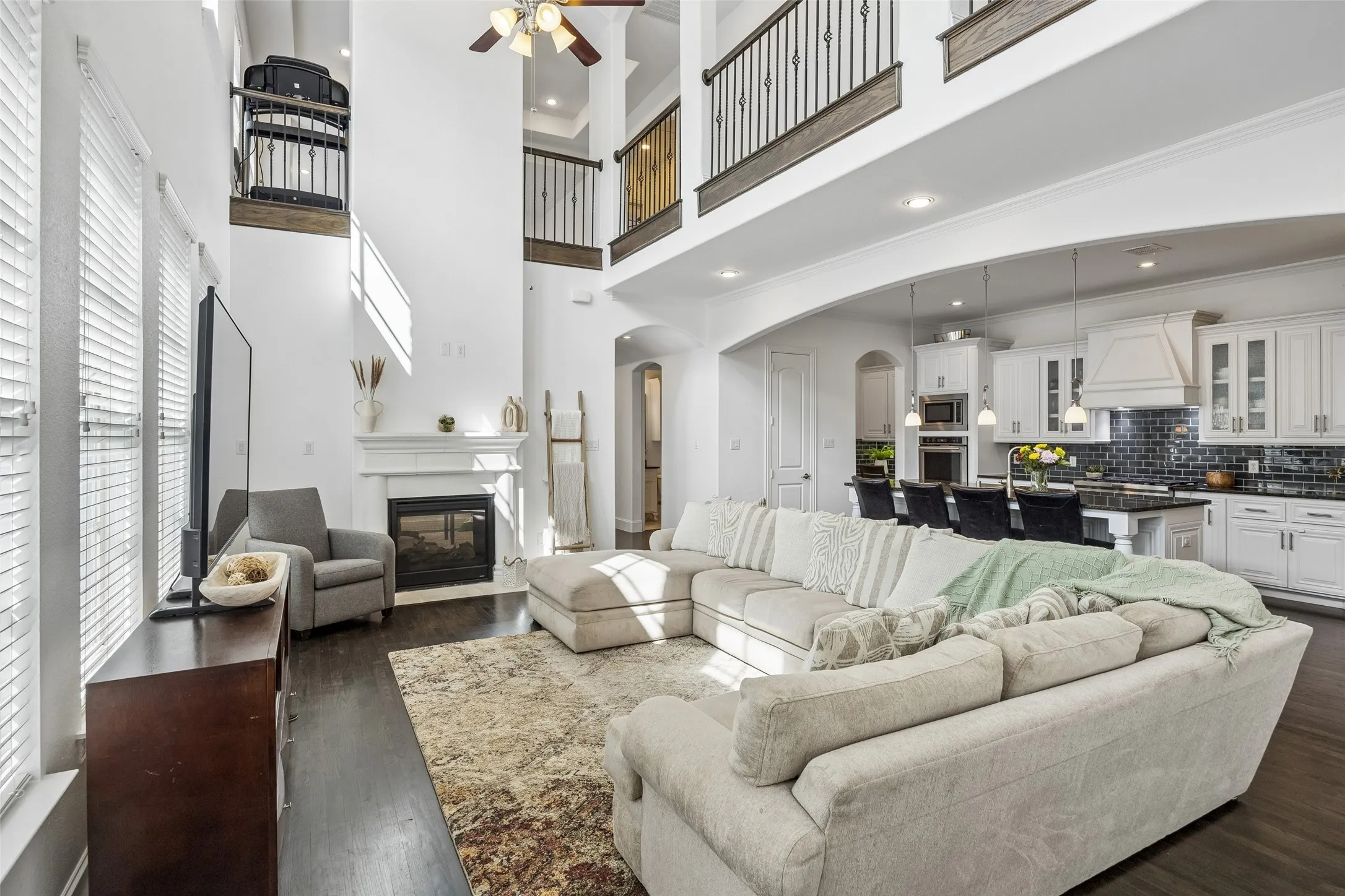 Single Family Residence For Sale in Dallas County , 1022 Shadyside Lane, Dallas, Texas 75223, 3 Bedroom, 4 Bathroom, 2 Garage spaces, 3,147 Sqft, built in 2016, mls#21322185, Real Estate Agent in Dallas, Homes For Sale in Dallas county, Homes For Sale in Dallas, Realtor in Dallas Texas, Real Estate Brokerage Independent Realty Texas, Luminita Cordes Realtor
