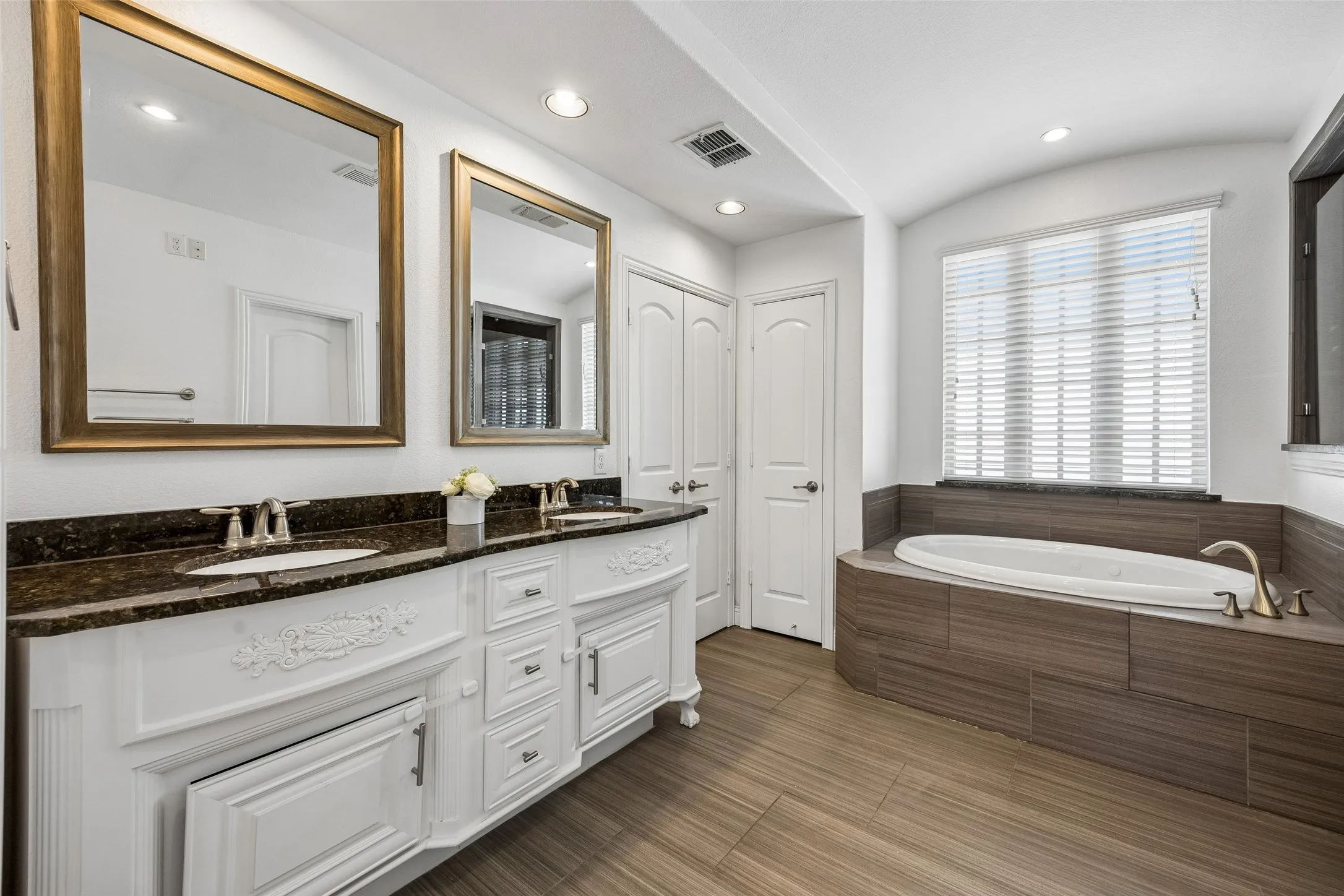 Single Family Residence For Sale in Dallas County , 1022 Shadyside Lane, Dallas, Texas 75223, 3 Bedroom, 4 Bathroom, 2 Garage spaces, 3,147 Sqft, built in 2016, mls#21322185, Real Estate Agent in Dallas, Homes For Sale in Dallas county, Homes For Sale in Dallas, Realtor in Dallas Texas, Real Estate Brokerage Independent Realty Texas, Luminita Cordes Realtor